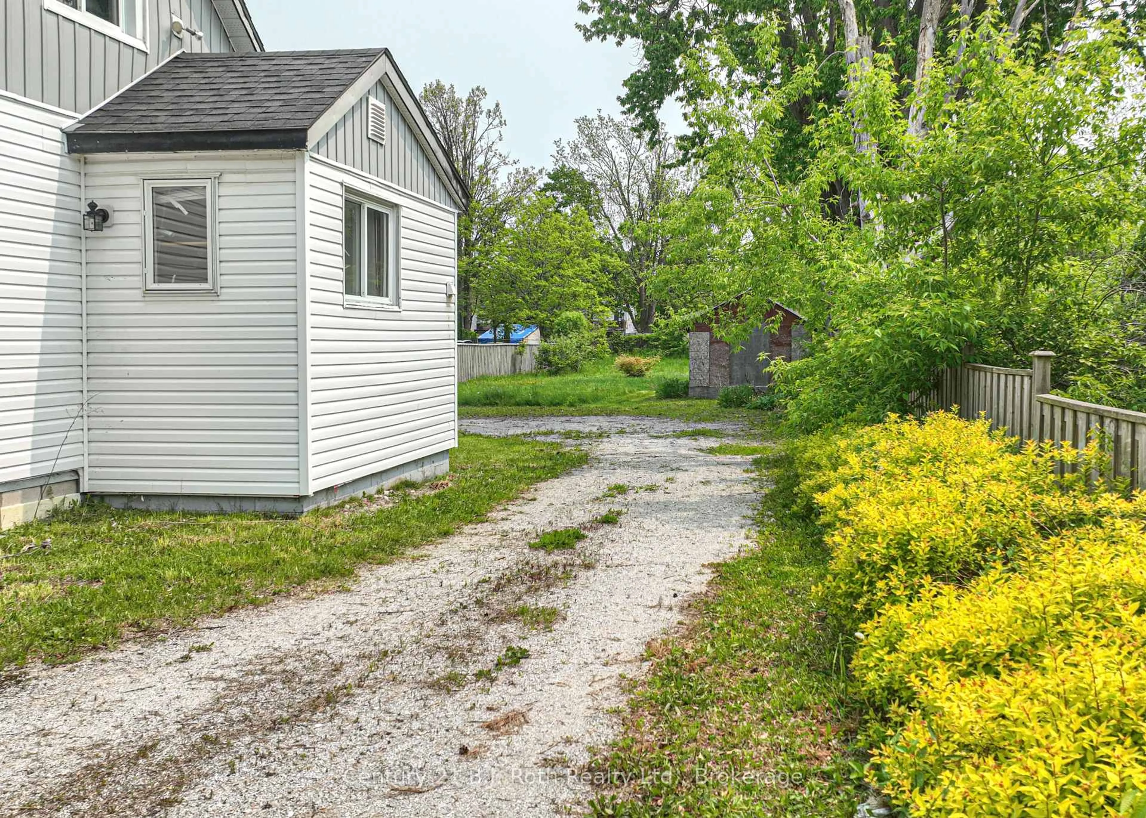 Shed for 382 West St, Orillia Ontario L3V 5E6