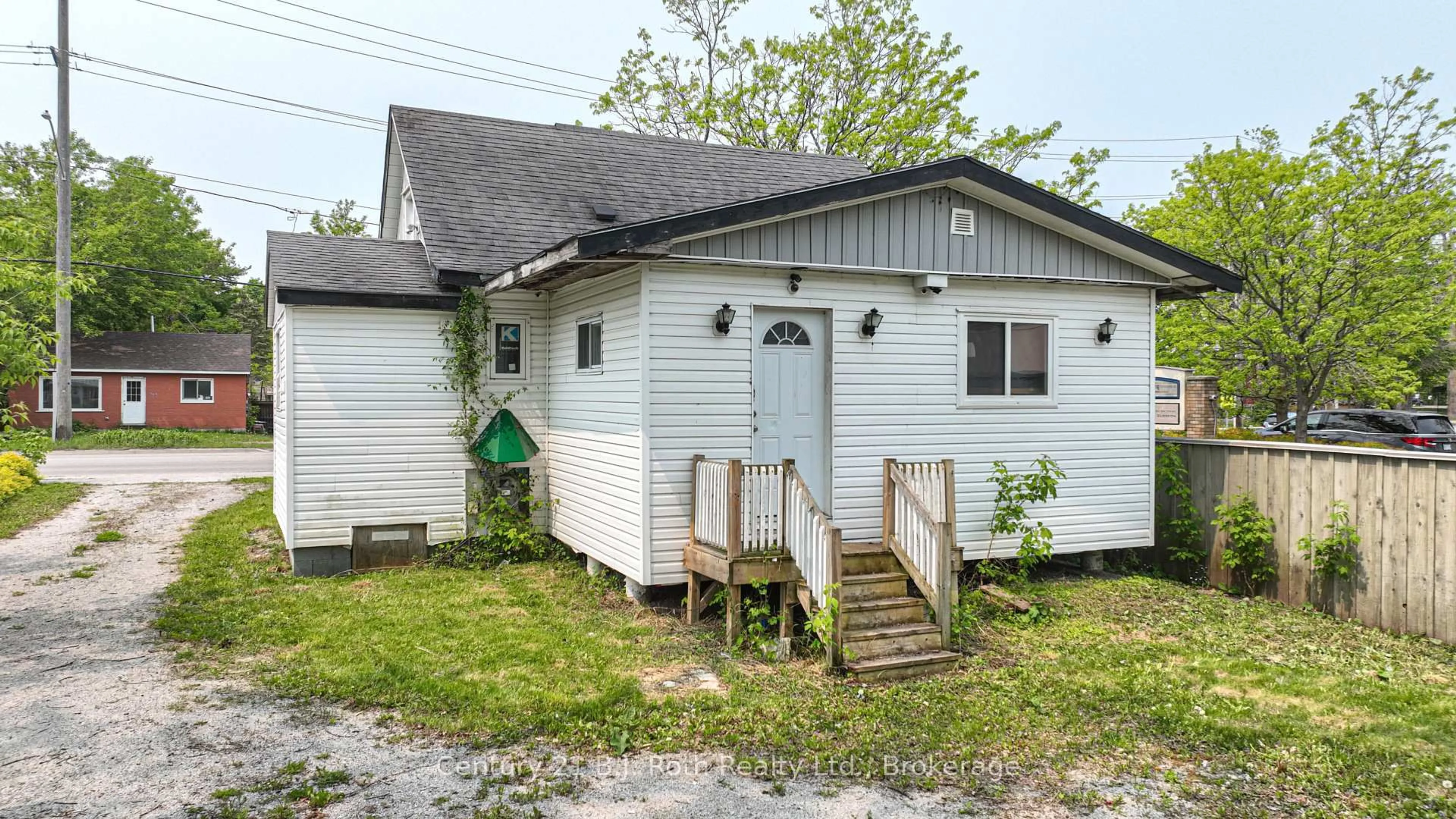 Shed for 382 West St, Orillia Ontario L3V 5E6