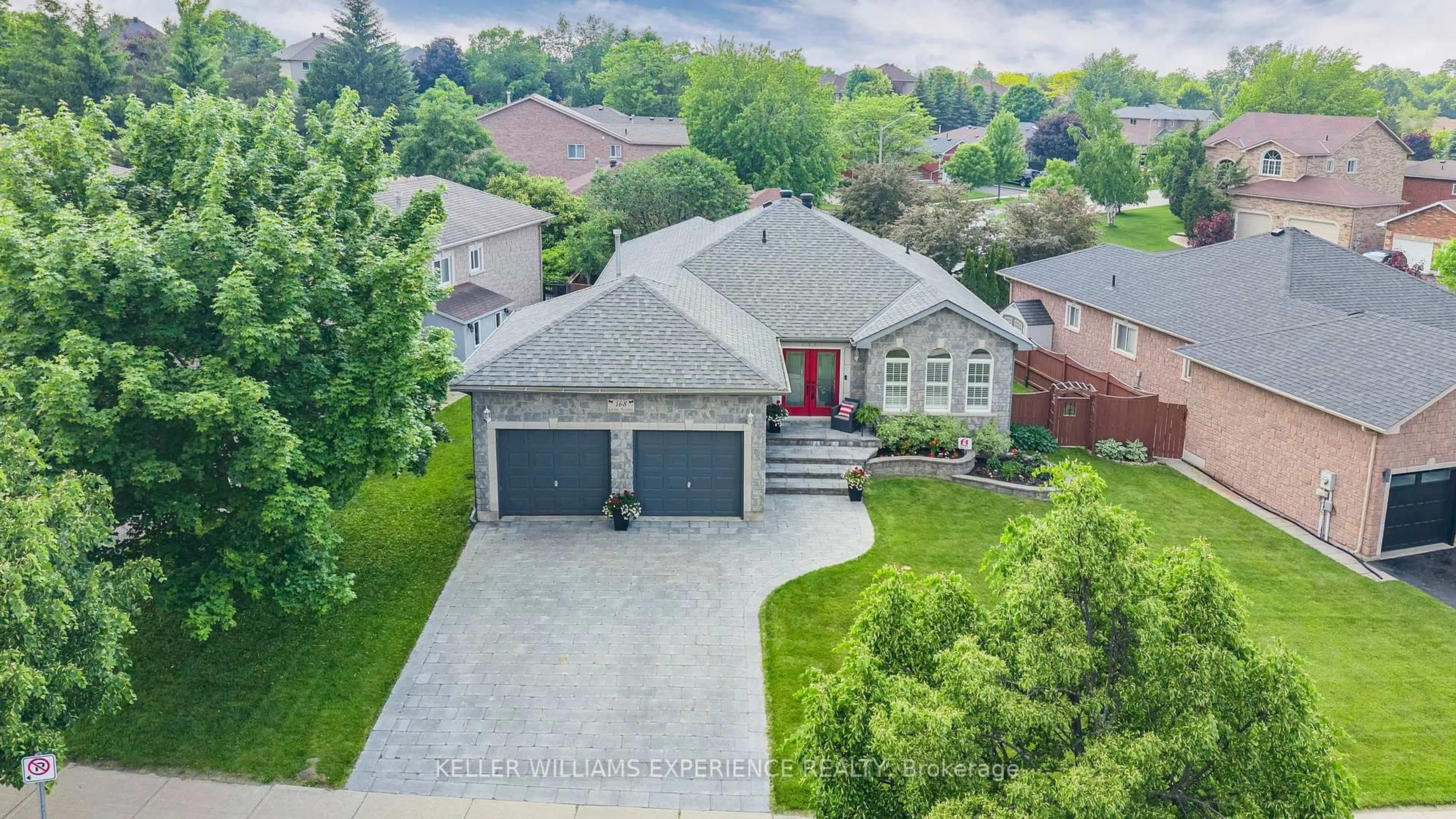 A pic from outside/outdoor area/front of a property/back of a property/a pic from drone, street for 168 Golden Meadow Rd, Barrie Ontario L4N 8P2