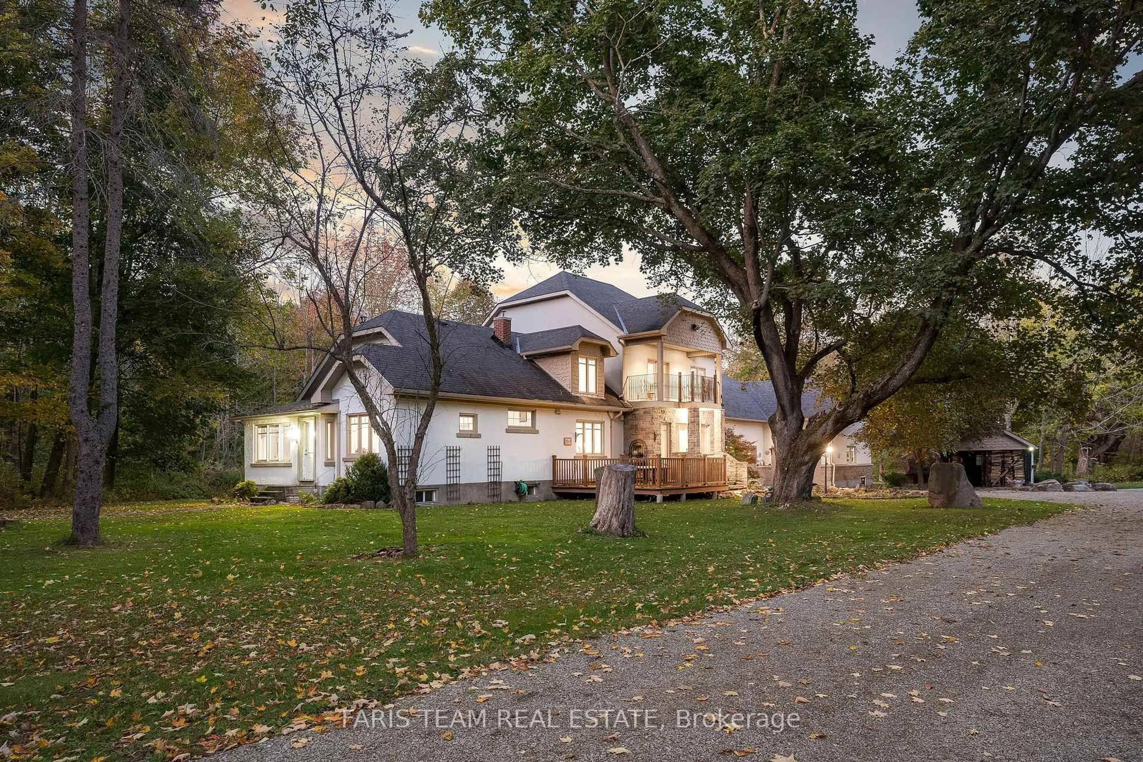 A pic from outside/outdoor area/front of a property/back of a property/a pic from drone, street for 5395 Line 8, Oro-Medonte Ontario L0K 1R0