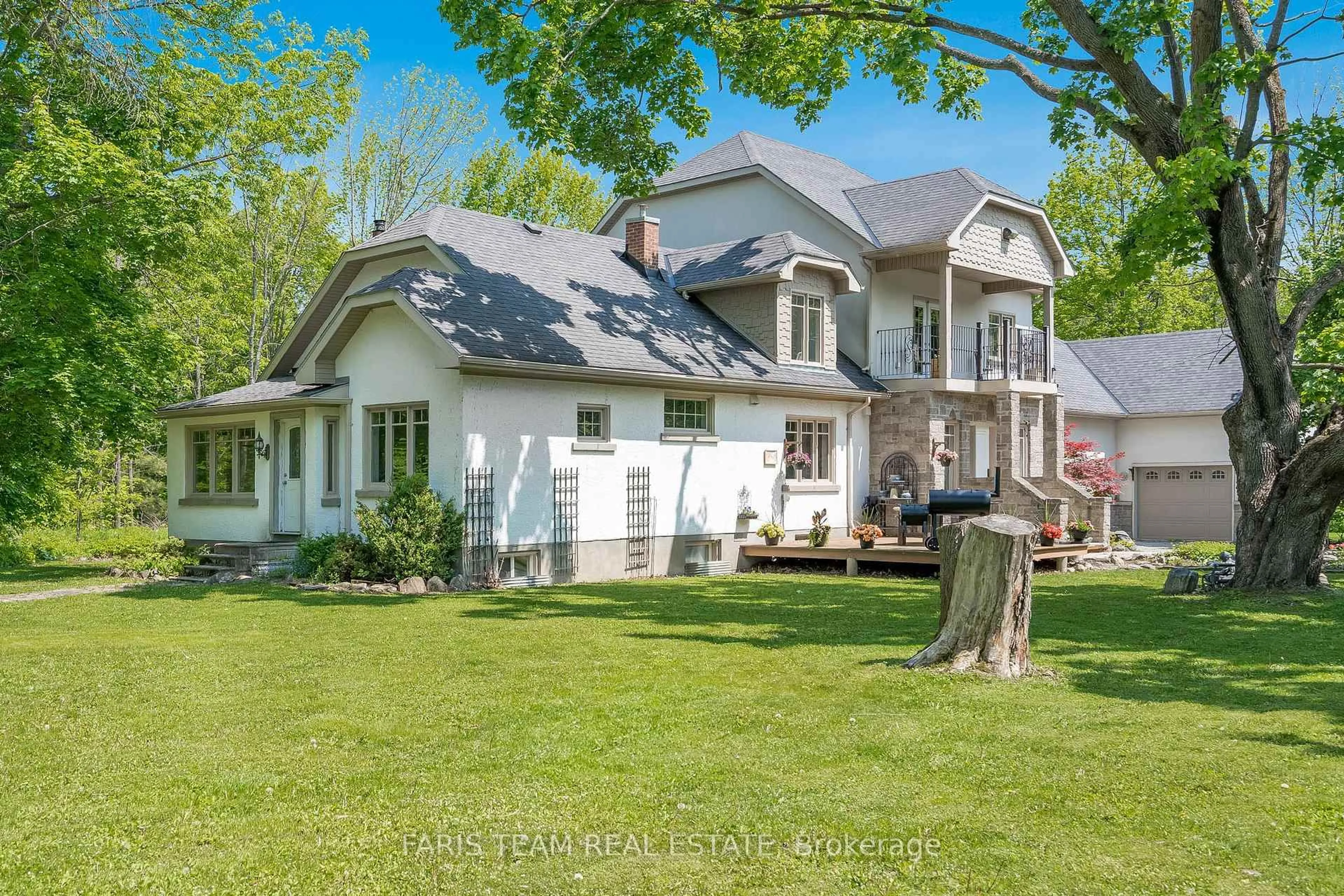 A pic from outside/outdoor area/front of a property/back of a property/a pic from drone, unknown for 5395 Line 8, Oro-Medonte Ontario L0K 1R0