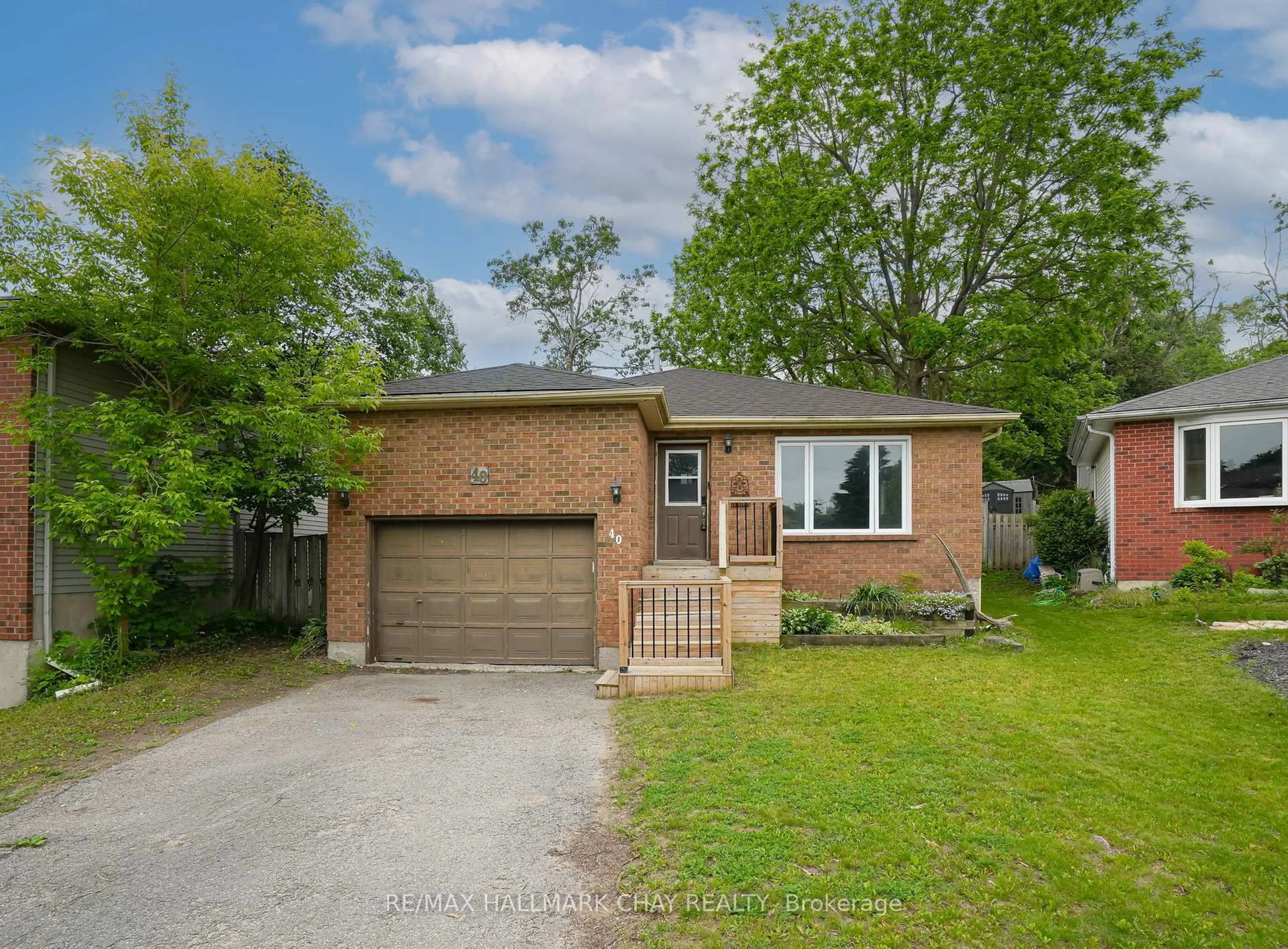 Home with brick exterior material, street for 40 Engel Cres, Barrie Ontario L4N 6K5