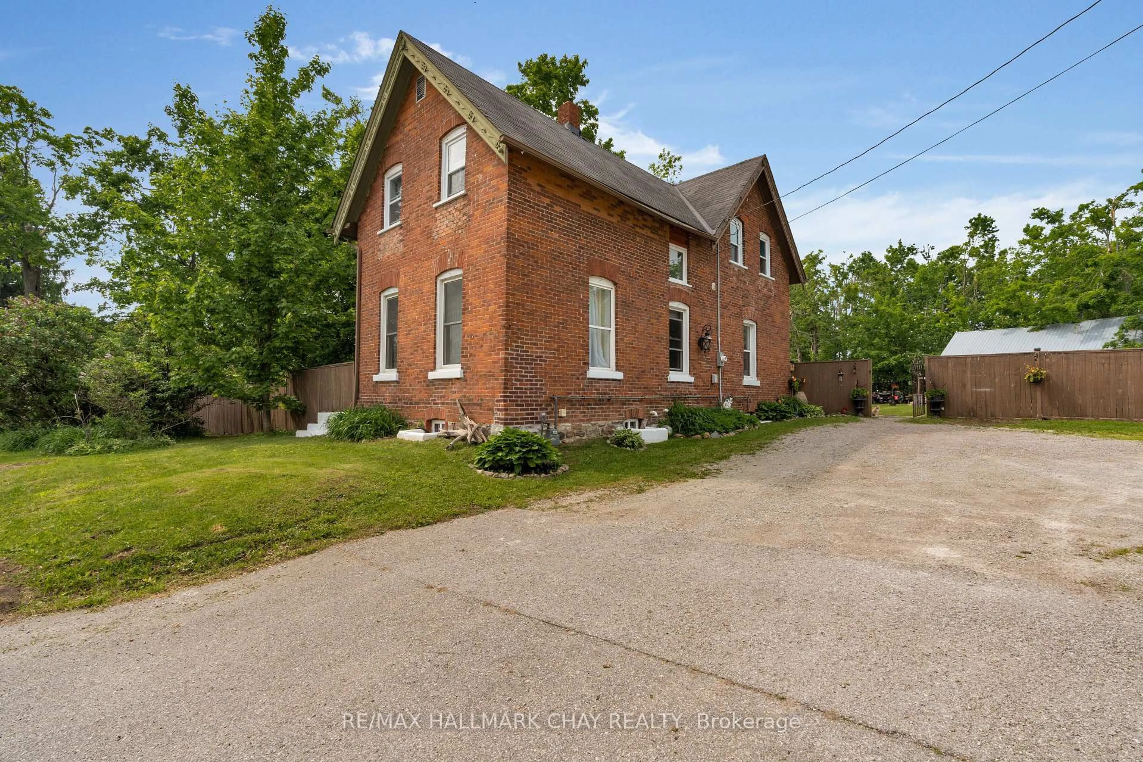 A pic from outside/outdoor area/front of a property/back of a property/a pic from drone, unknown for 9850 Highway 12, Oro-Medonte Ontario L3V 8C5