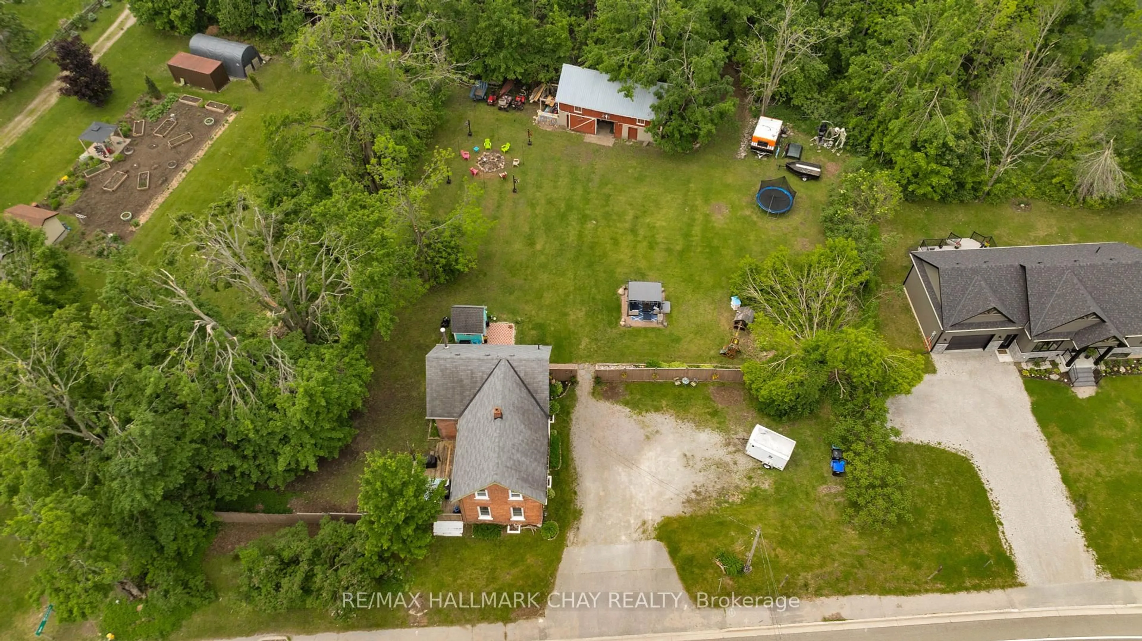 A pic from outside/outdoor area/front of a property/back of a property/a pic from drone, street for 9850 Highway 12, Oro-Medonte Ontario L3V 8C5