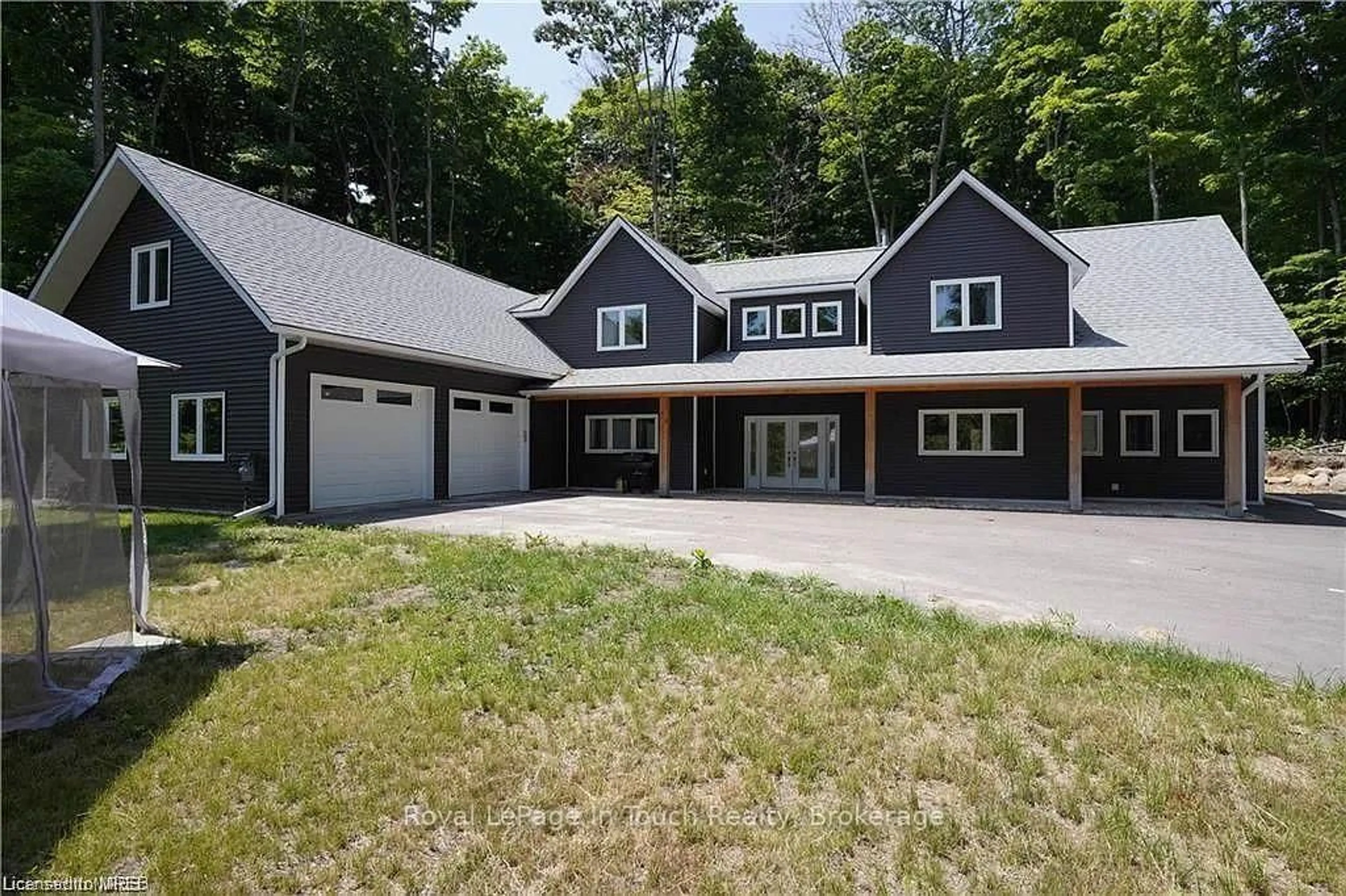 Home with vinyl exterior material, street for 30 Blue Jay Crt, Tiny Ontario L9M 0B9