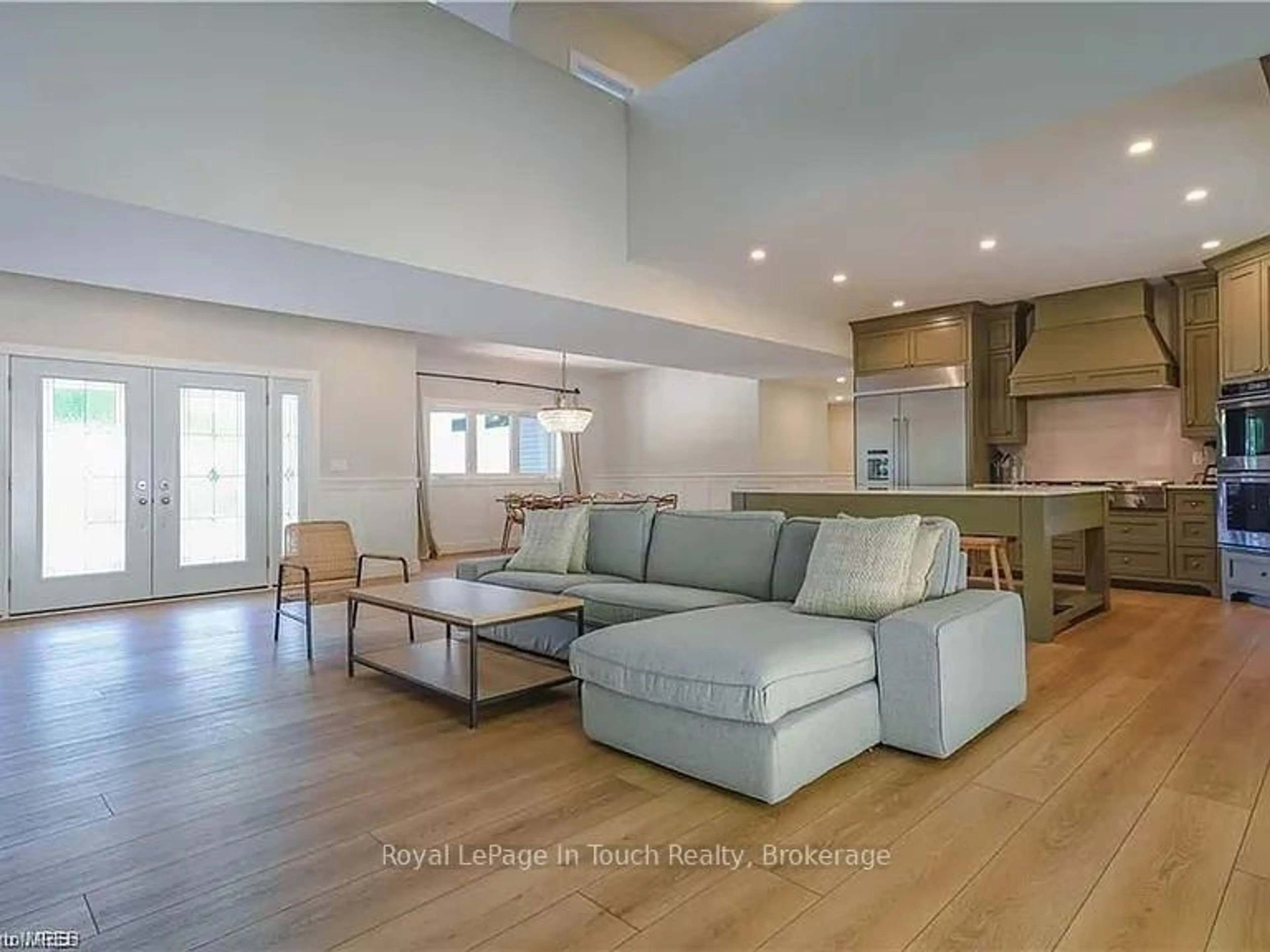 Living room with furniture, unknown for 30 Blue Jay Crt, Tiny Ontario L9M 0B9