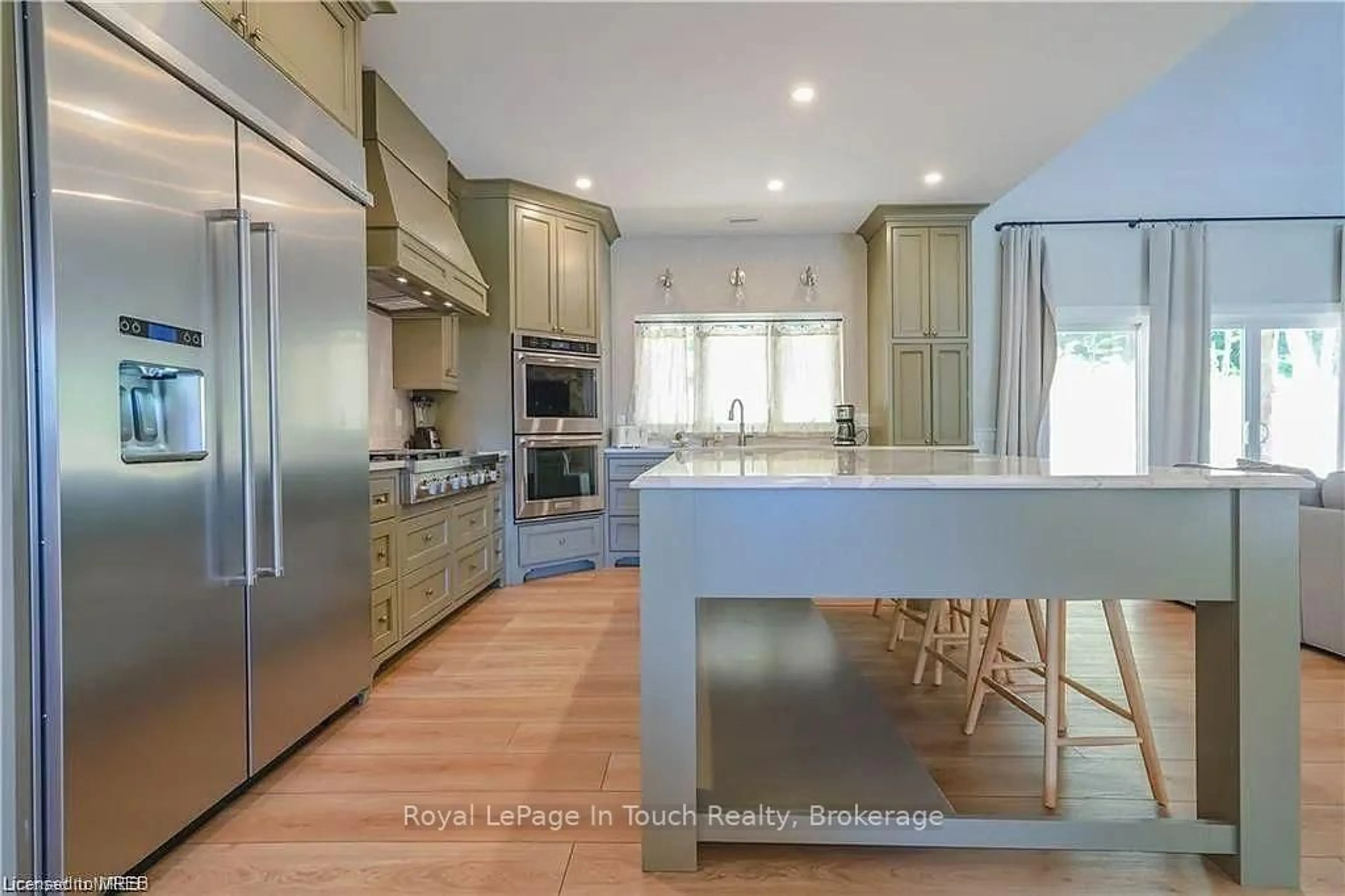 Open concept kitchen, unknown for 30 Blue Jay Crt, Tiny Ontario L9M 0B9