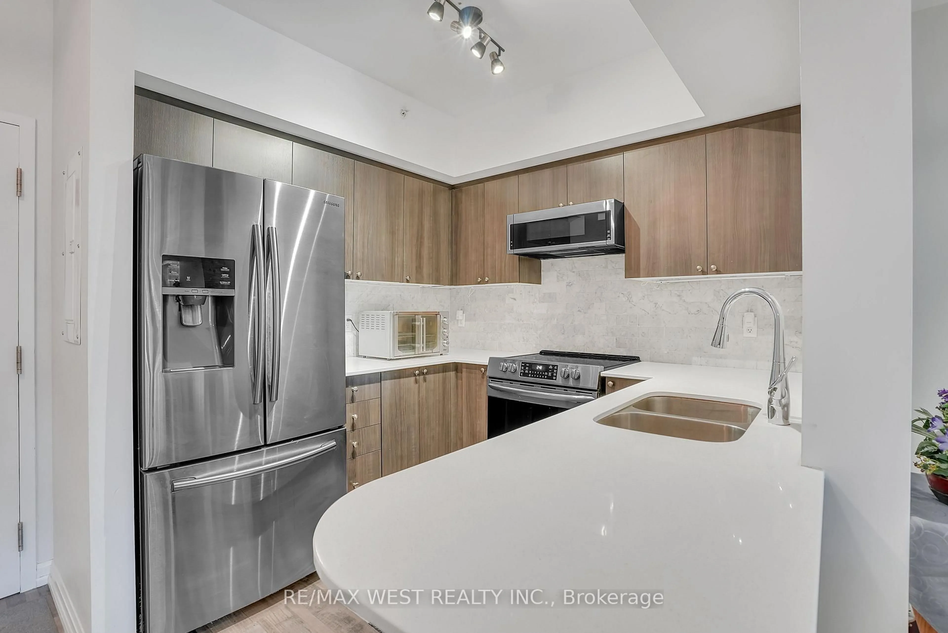 Unknown for 302 ESSA Rd #309, Barrie Ontario L9J 0H3