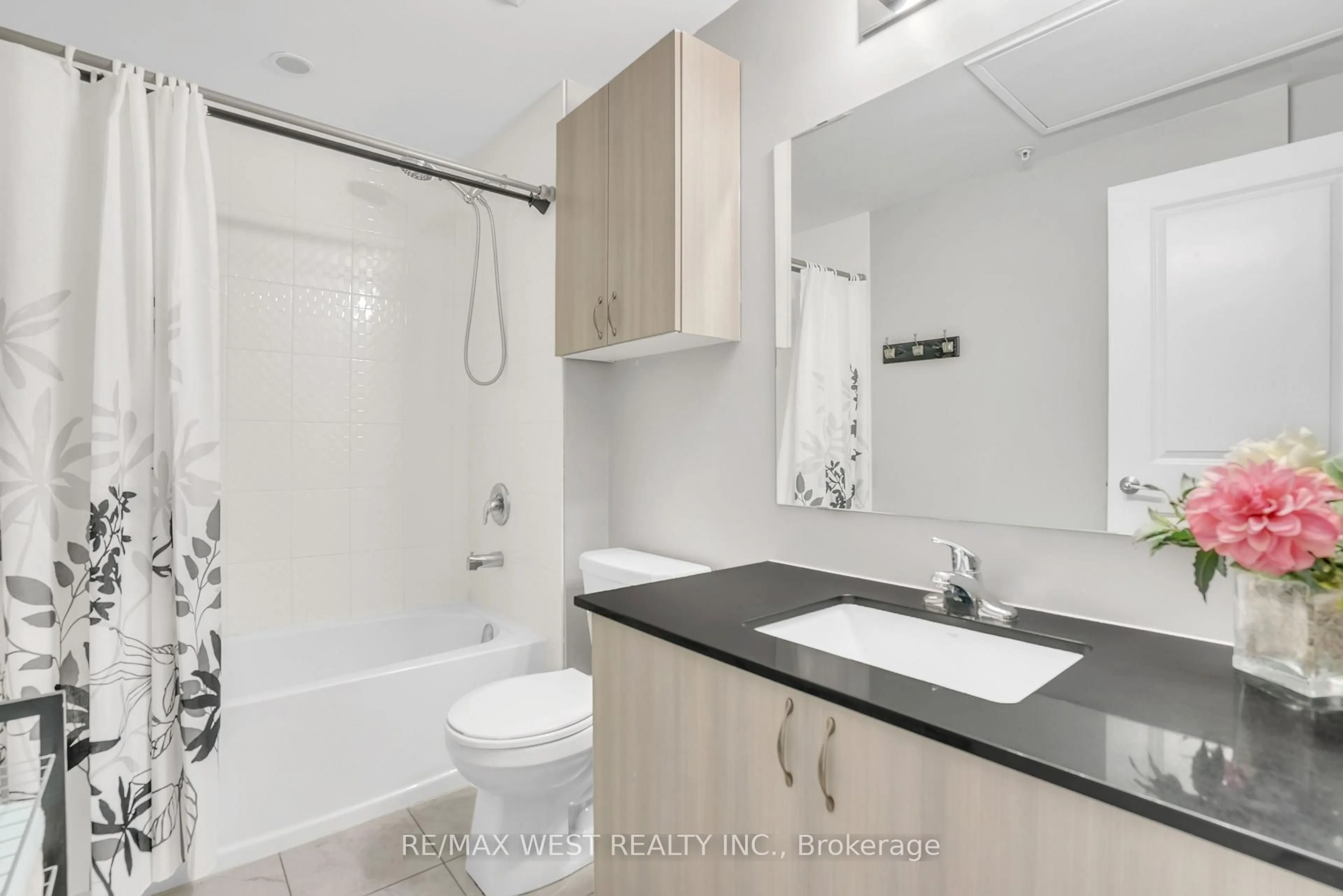 Standard bathroom, unknown for 302 ESSA Rd #309, Barrie Ontario L9J 0H3