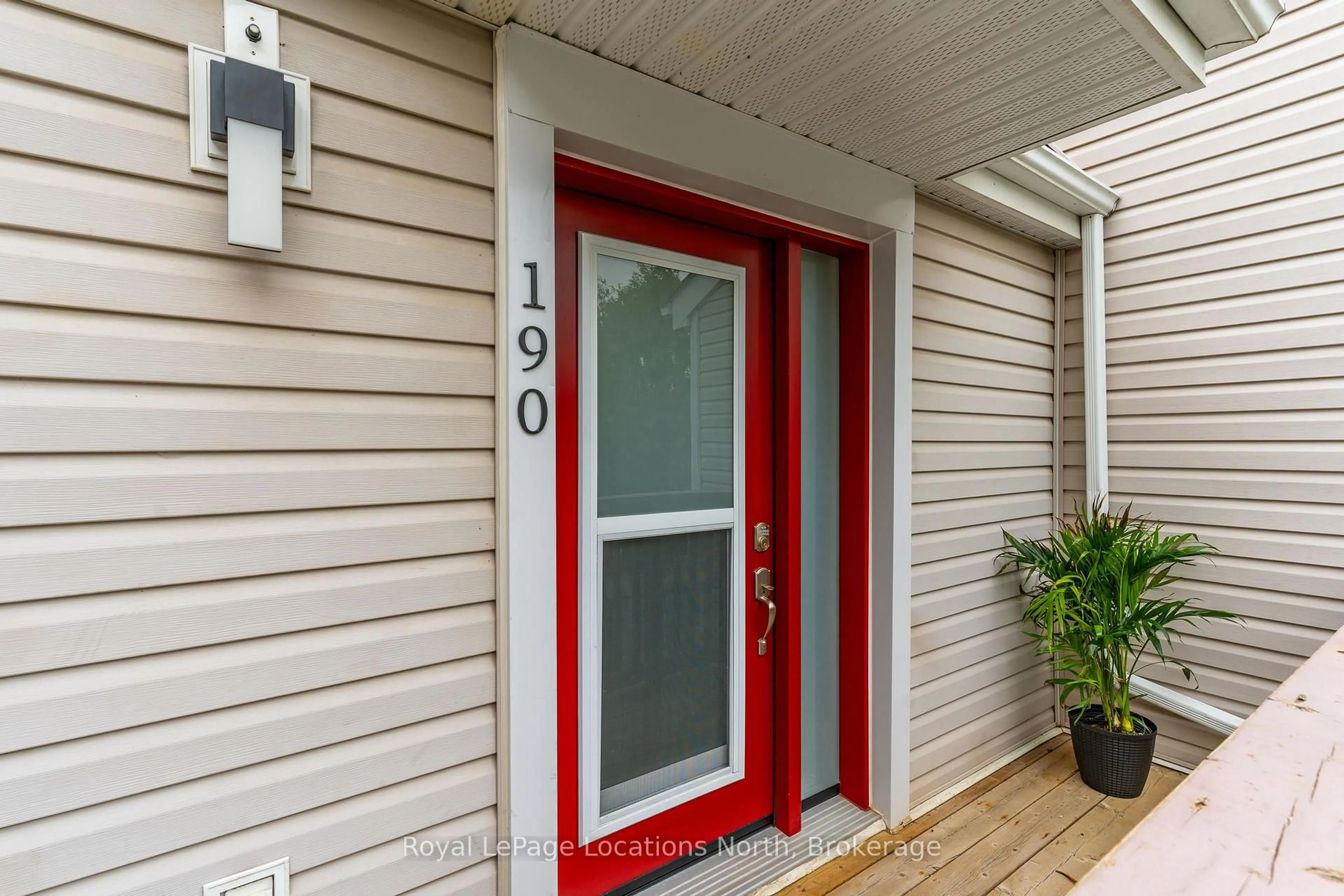 Indoor entryway for 49 TROTT Blvd #190, Collingwood Ontario L9Y 5B8