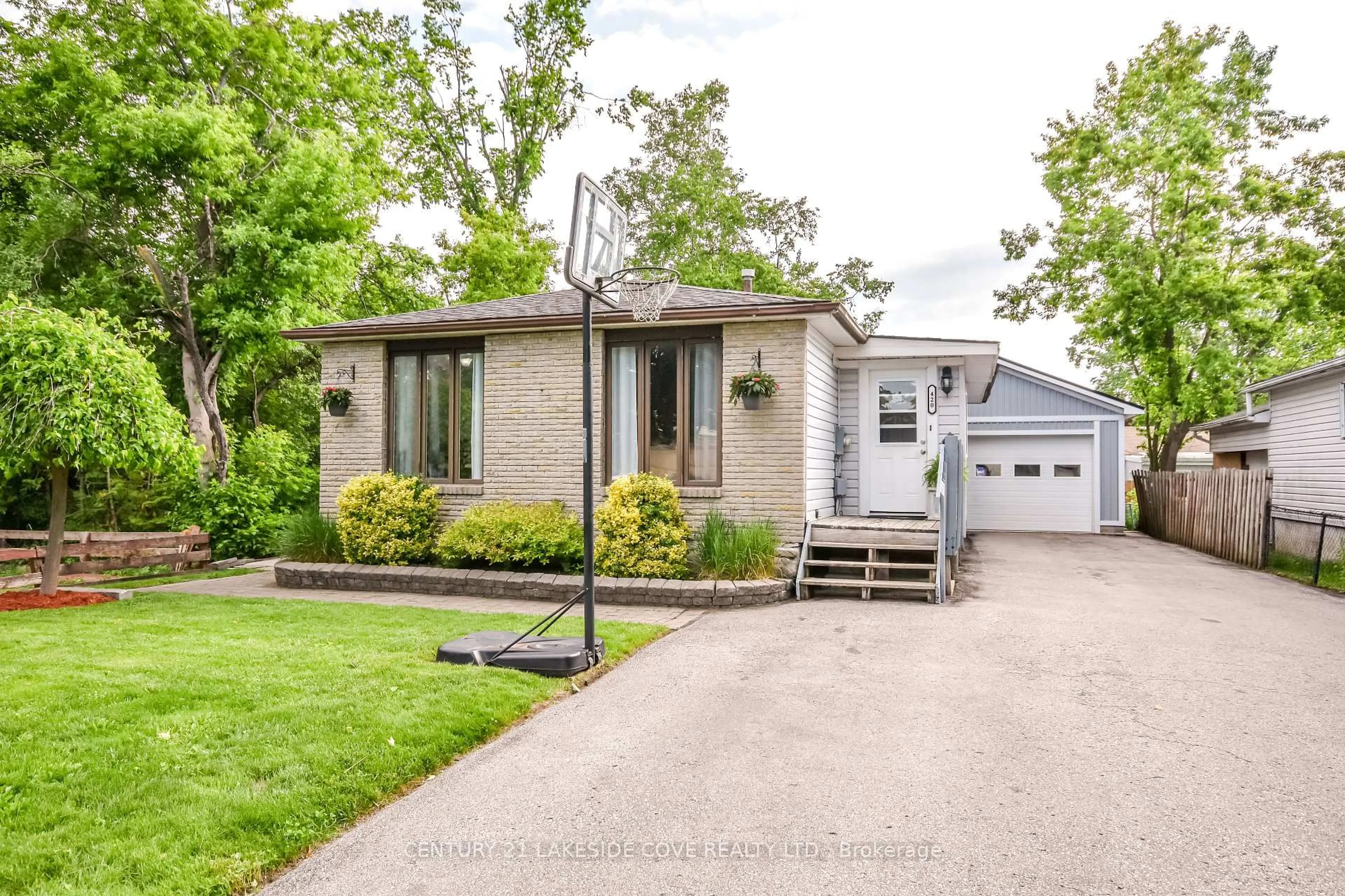 Home with vinyl exterior material, street for 420 Raymond Ave, Orillia Ontario L3V 6X4