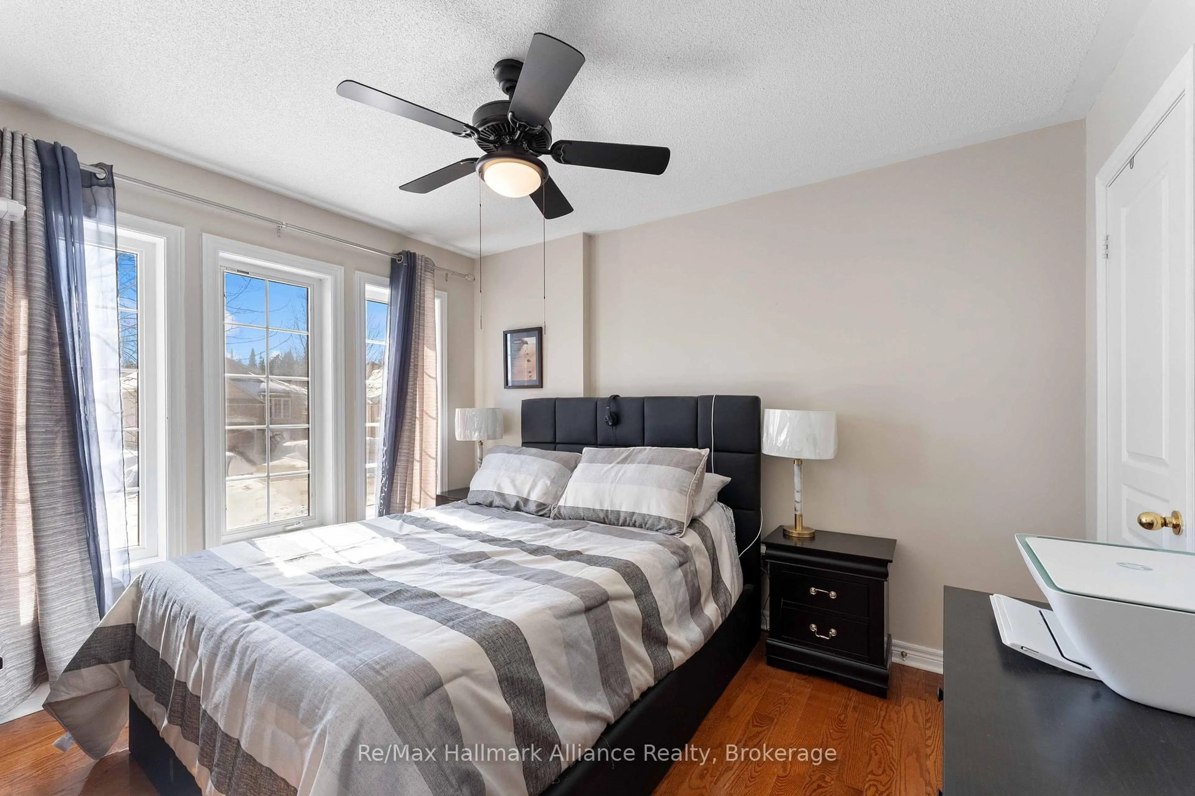 Bedroom with bed, unknown for 20 Meadowood Dr, Wasaga Beach Ontario L9Z 3B8