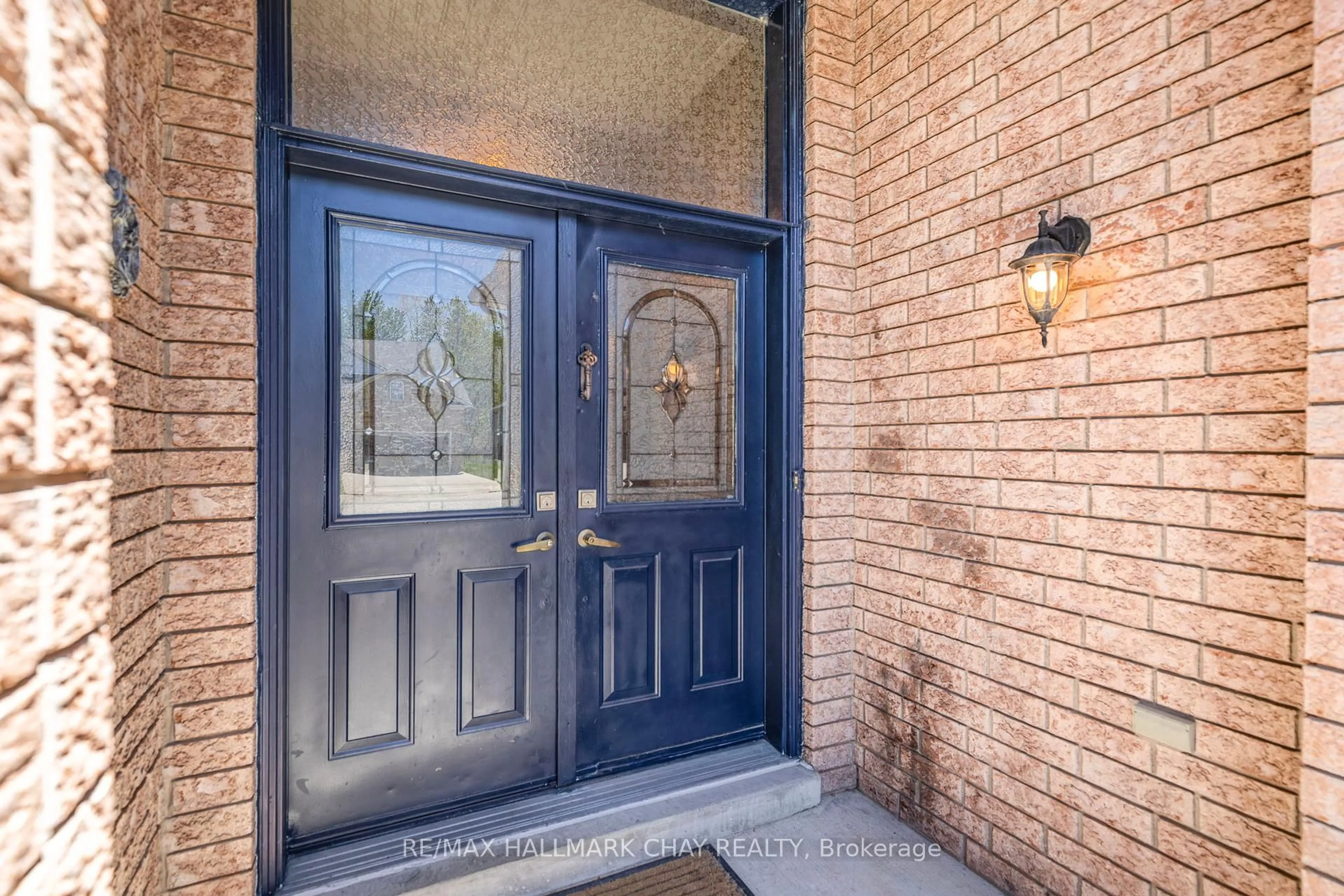 Indoor entryway for 2 Old Hickory Lane, Wasaga Beach Ontario L9Z 3A9