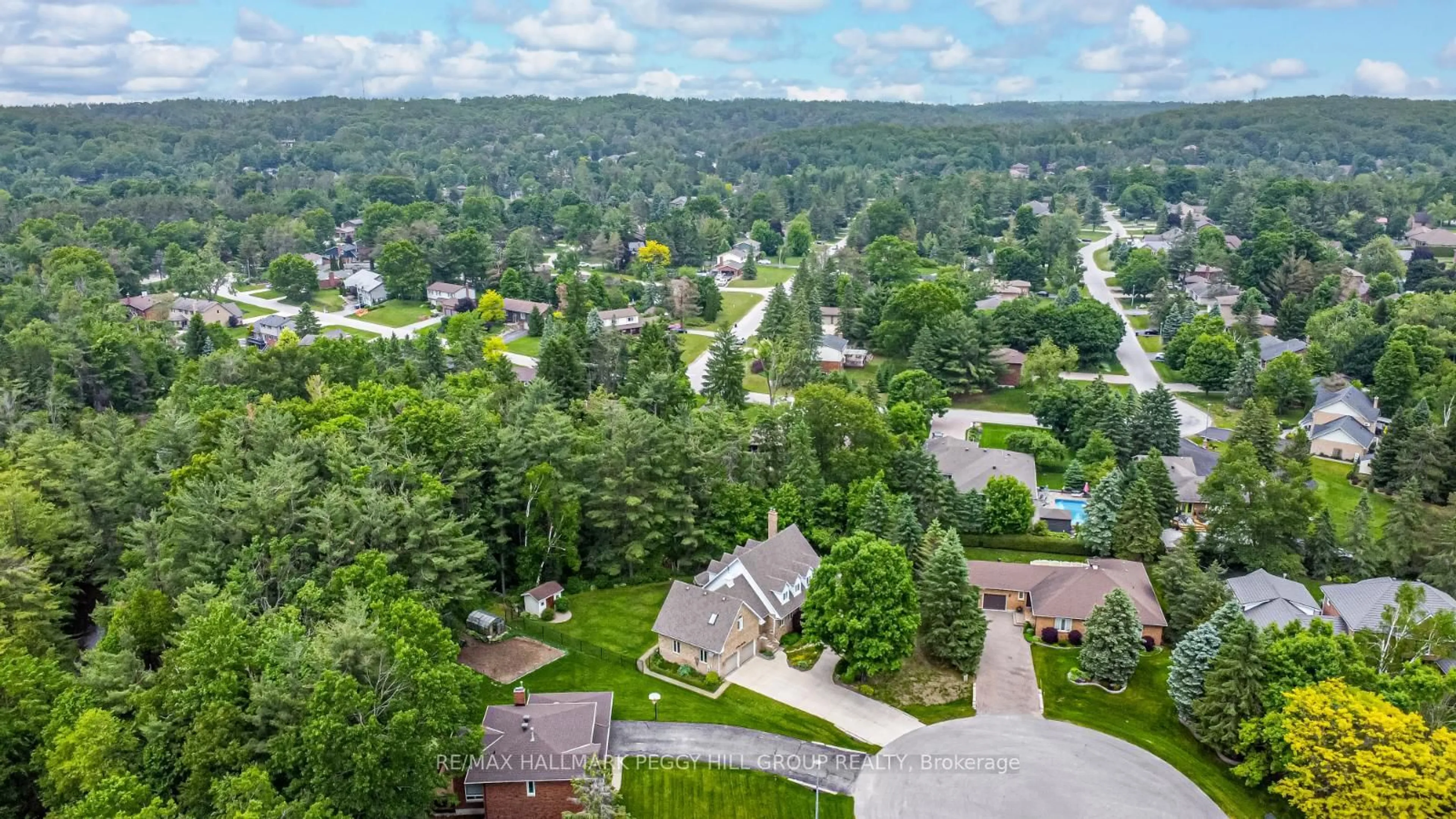 A pic from outside/outdoor area/front of a property/back of a property/a pic from drone, unknown for 24 Willow Bay Dr, Springwater Ontario L9X 0R2