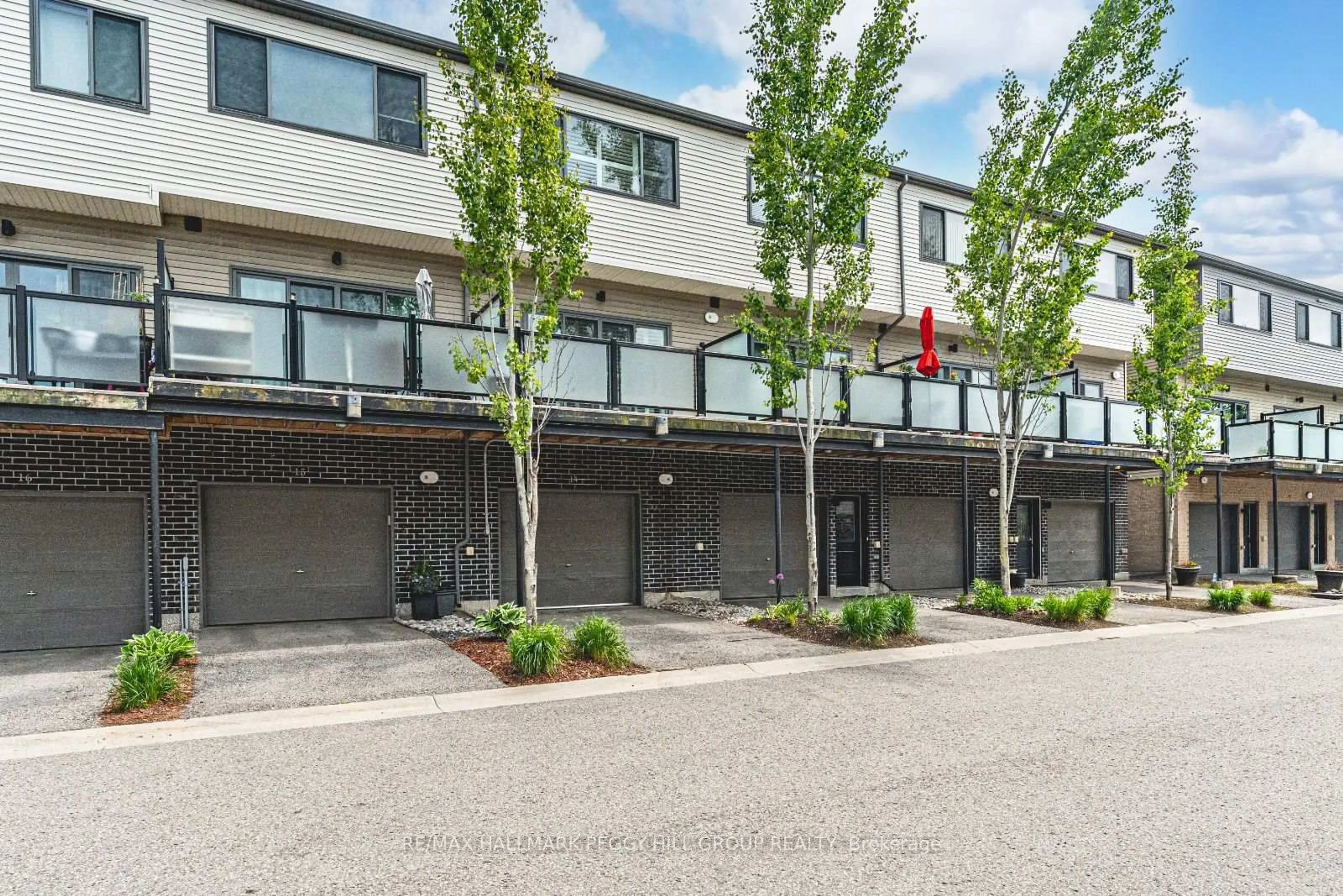 Patio, street for 369 Essa Rd #14, Barrie Ontario L4N 9C8