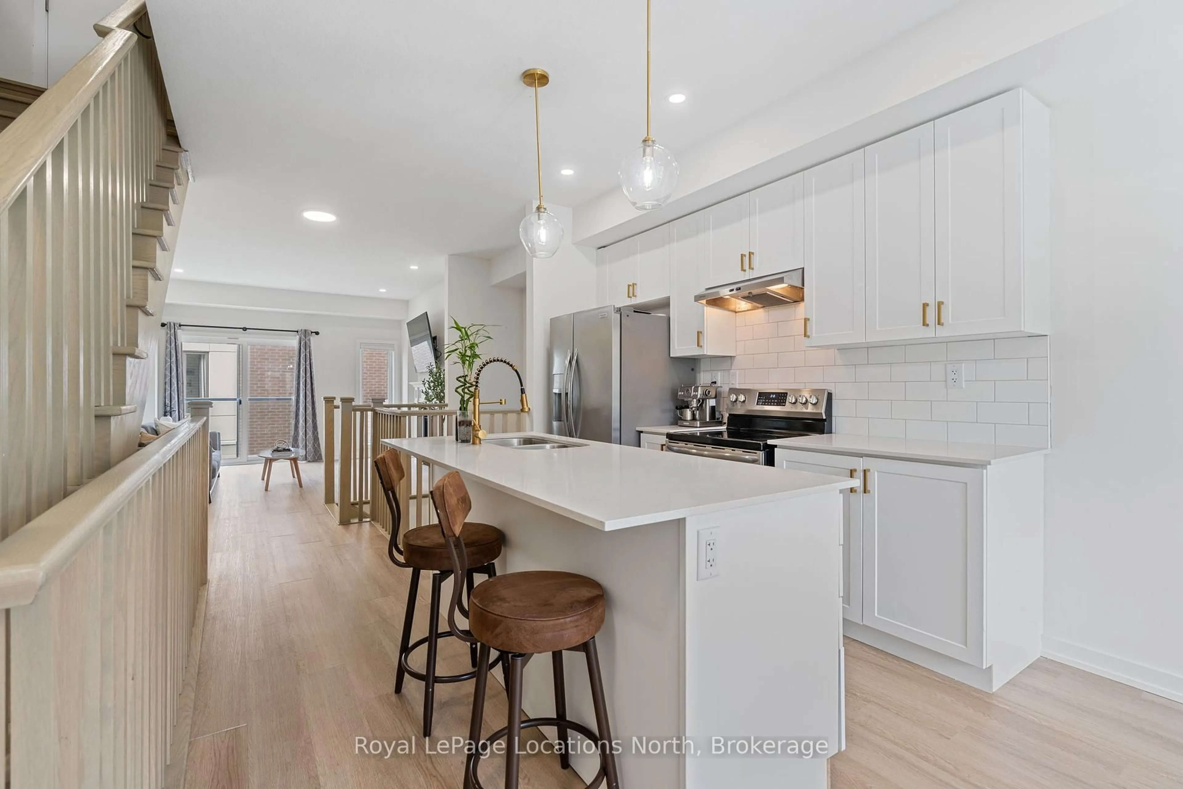 Open concept kitchen, unknown for 81 Winters Cres, Collingwood Ontario L9Y 5T1