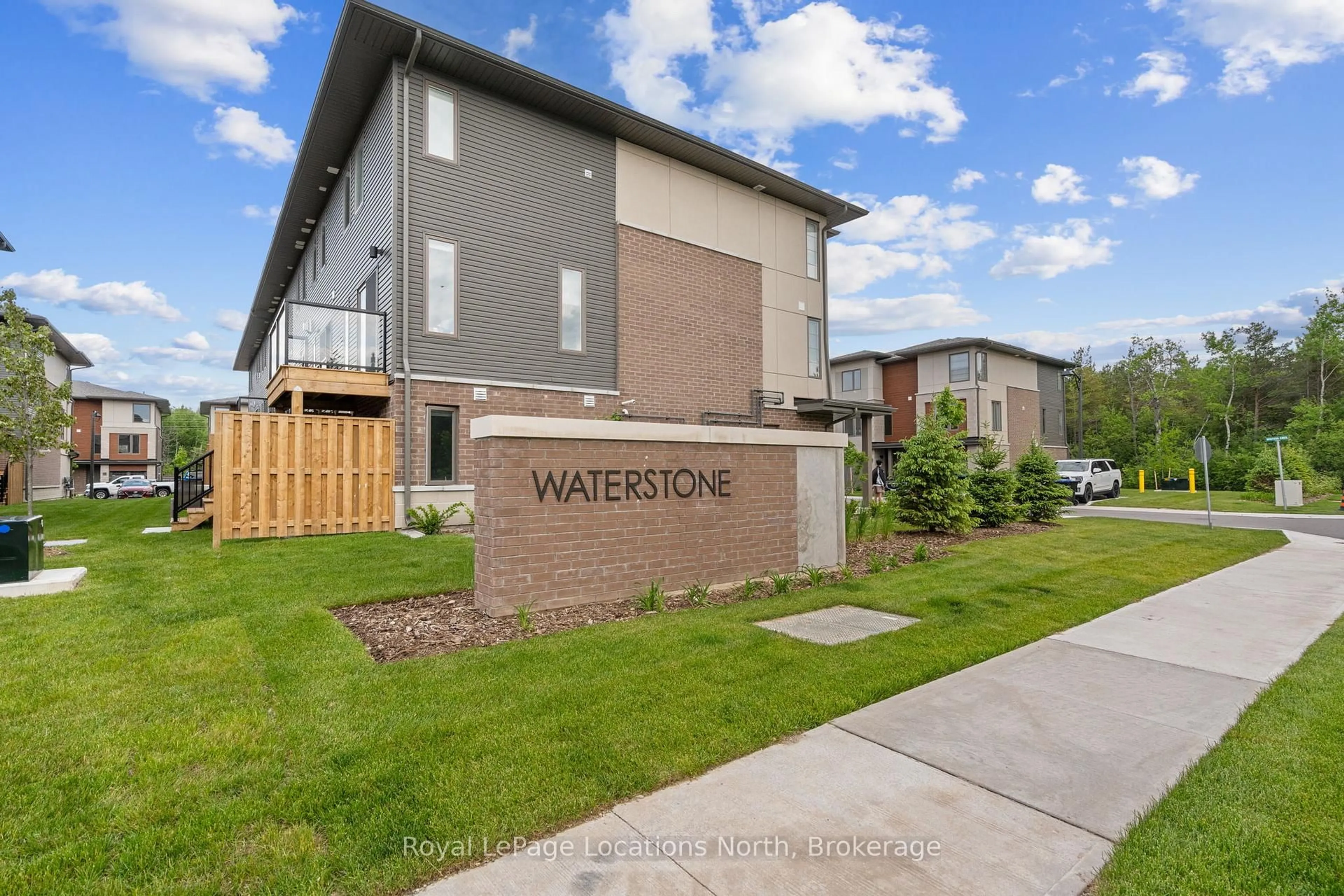 Home with brick exterior material, street for 81 Winters Cres, Collingwood Ontario L9Y 5T1