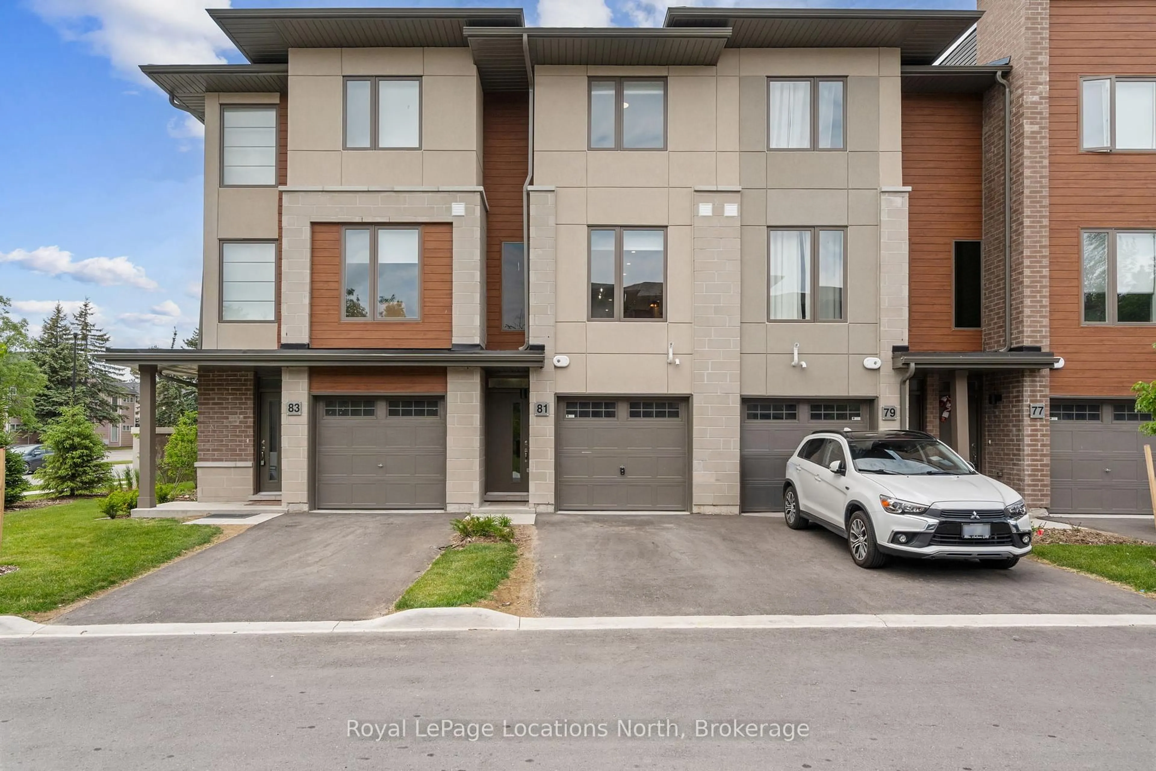 A pic from outside/outdoor area/front of a property/back of a property/a pic from drone, street for 81 Winters Cres, Collingwood Ontario L9Y 5T1