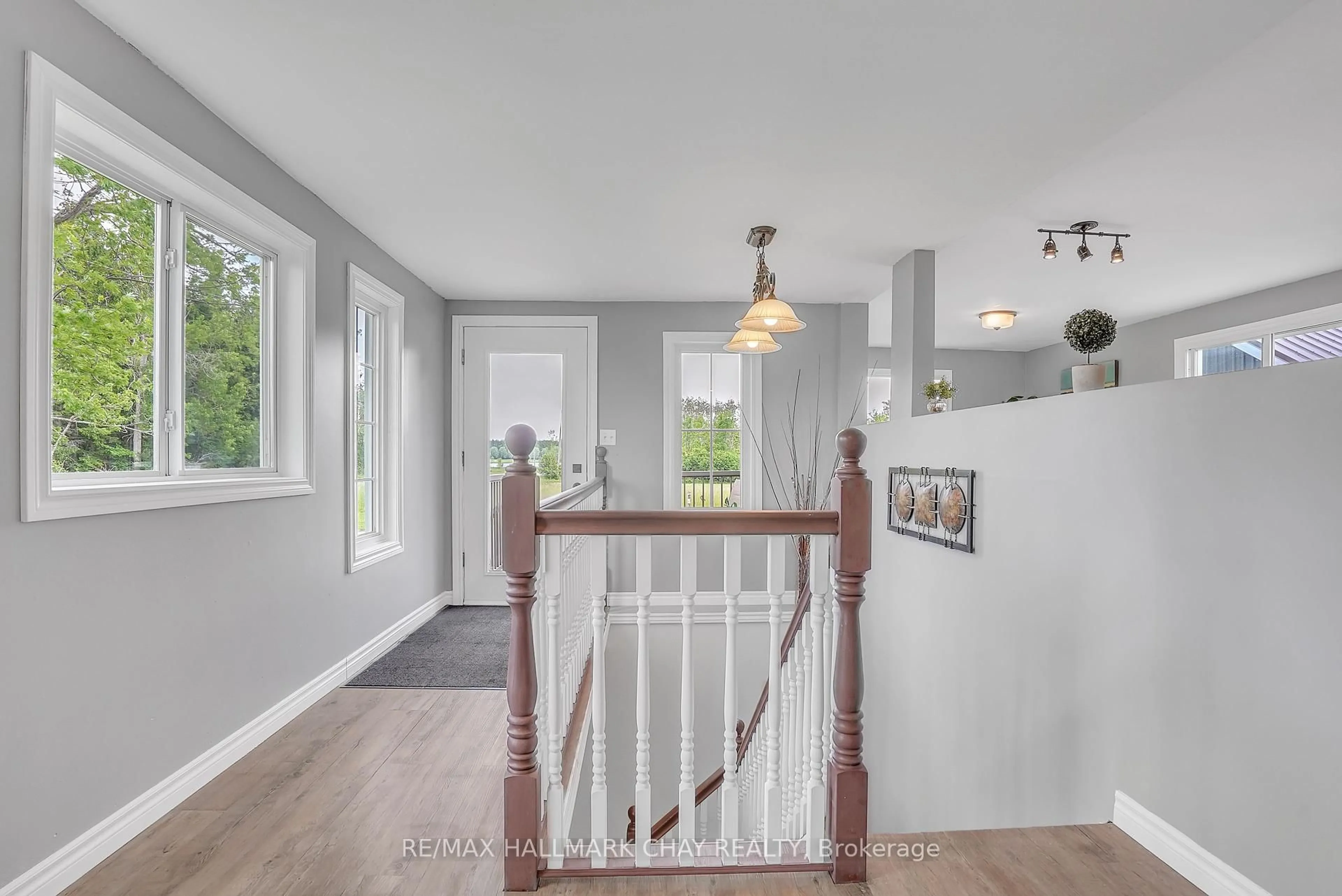 Indoor entryway for 2533 Flos 3 Rd, Springwater Ontario L0L 2K0