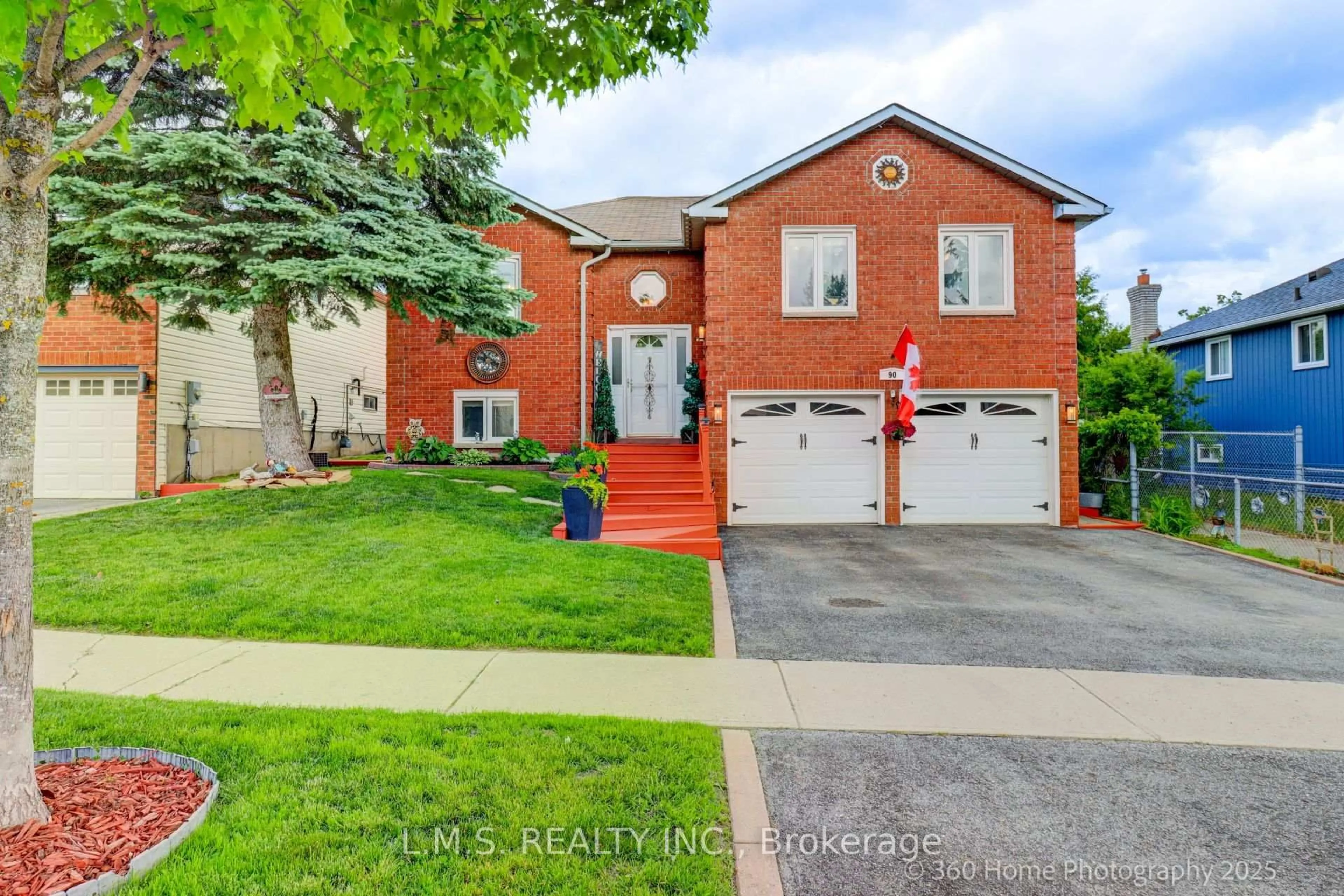 Home with brick exterior material, street for 90 Shakespeare Cres, Barrie Ontario L4N 6B8