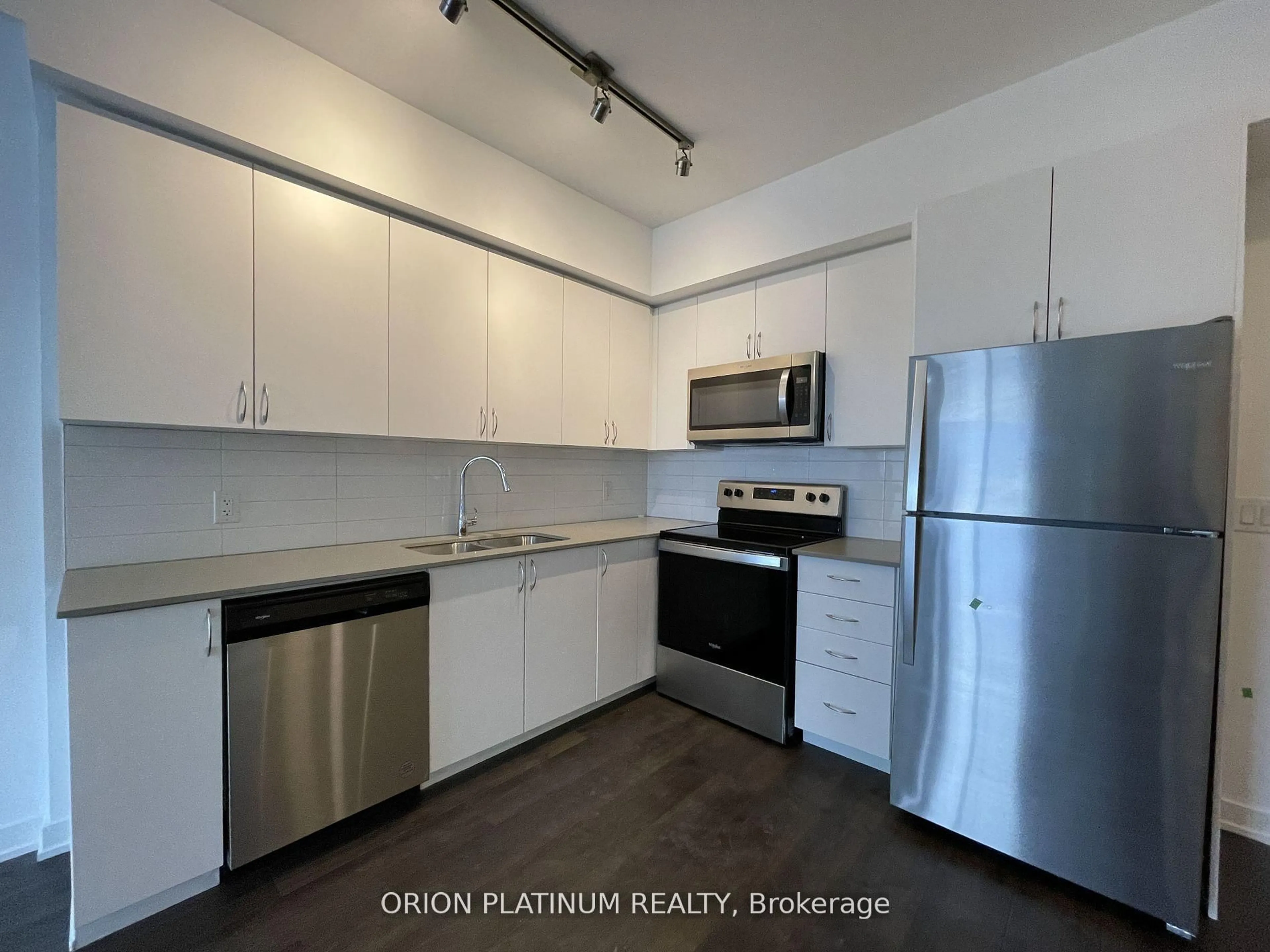 Standard kitchen, unknown for 56 Lakeside Terr #604, Barrie Ontario L4M 7B9