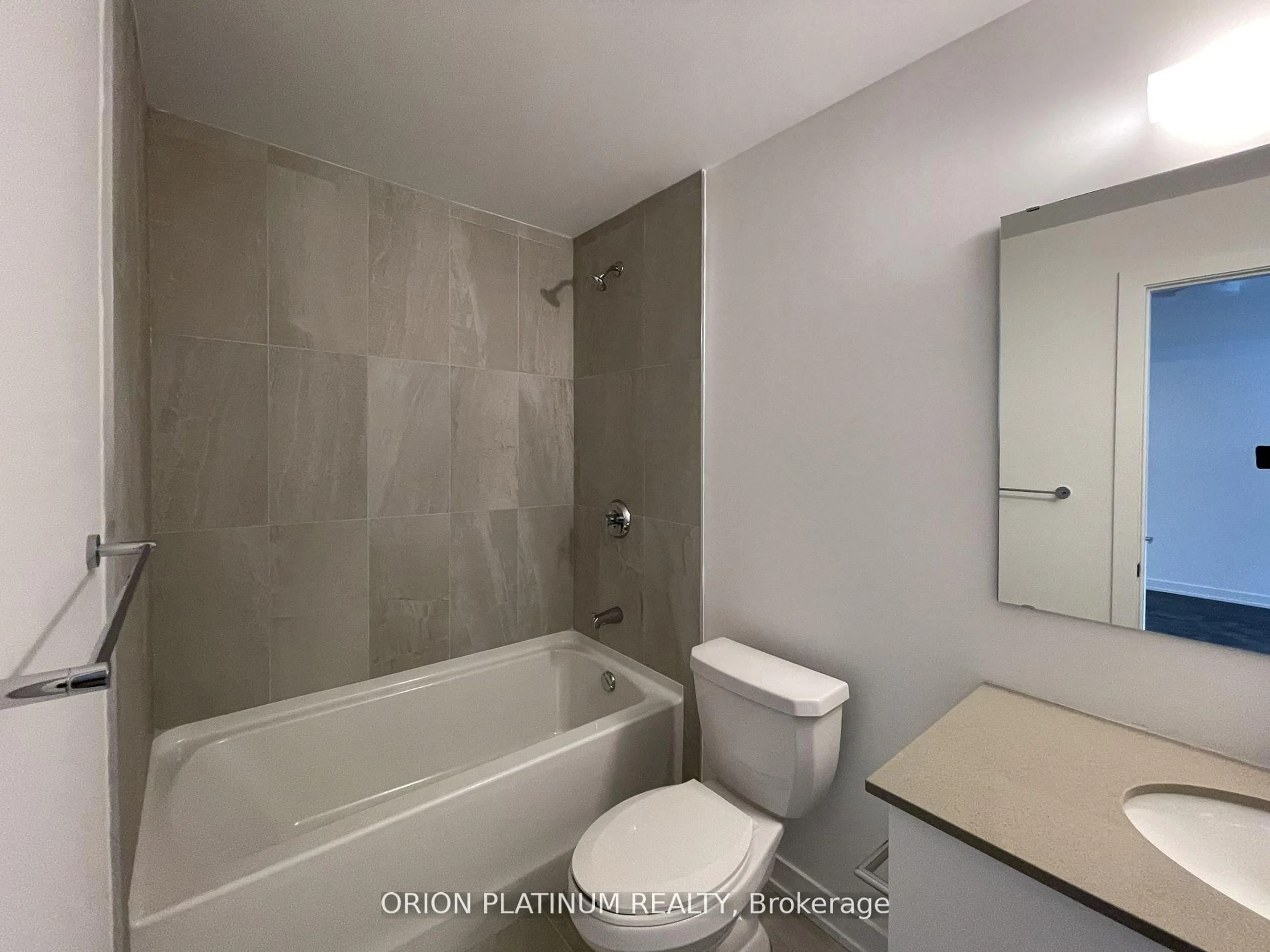 Standard bathroom, ceramic/tile floor for 56 Lakeside Terr #604, Barrie Ontario L4M 7B9