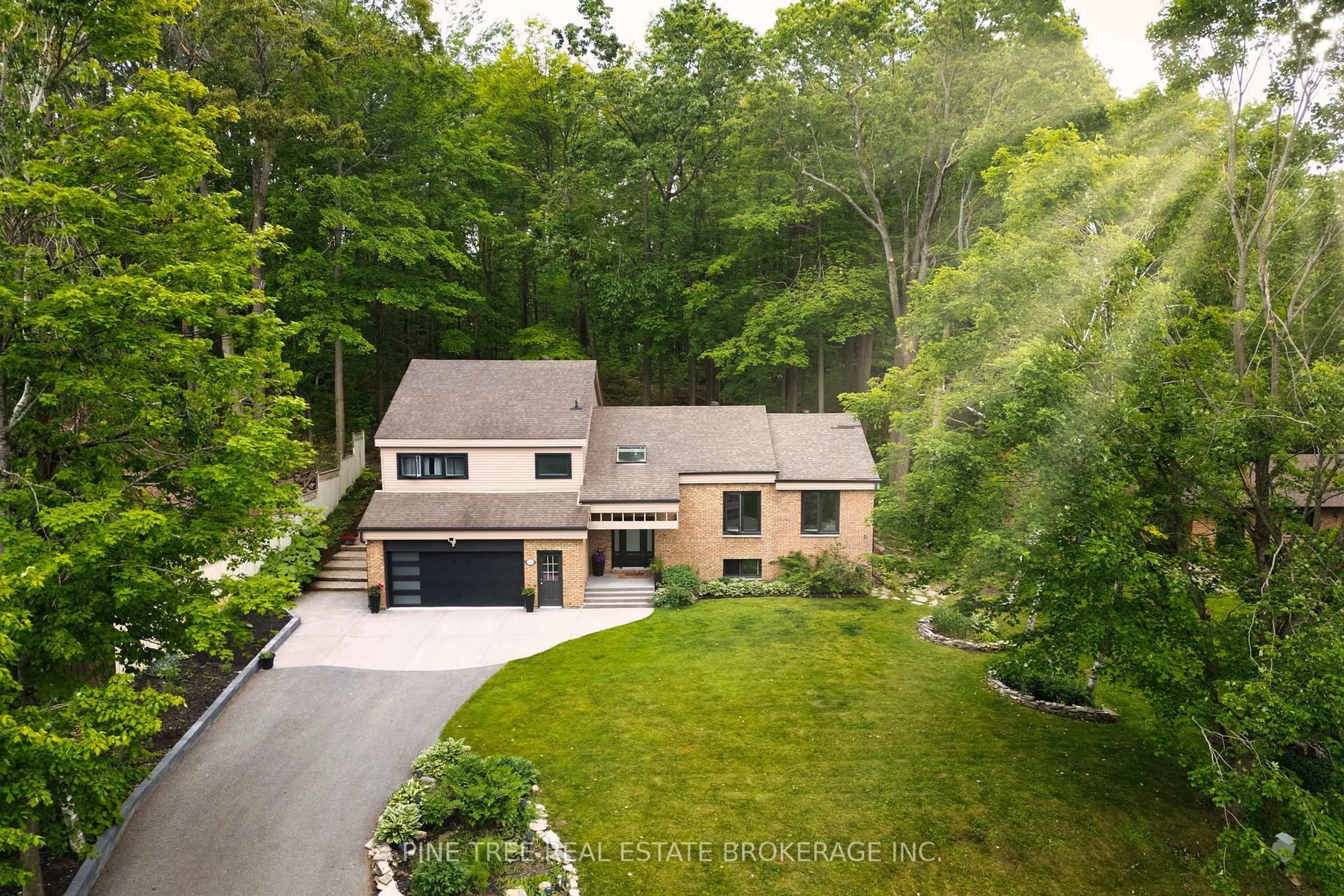 A pic from outside/outdoor area/front of a property/back of a property/a pic from drone, street for 8 Frid Blvd, Springwater Ontario L9X 0P5