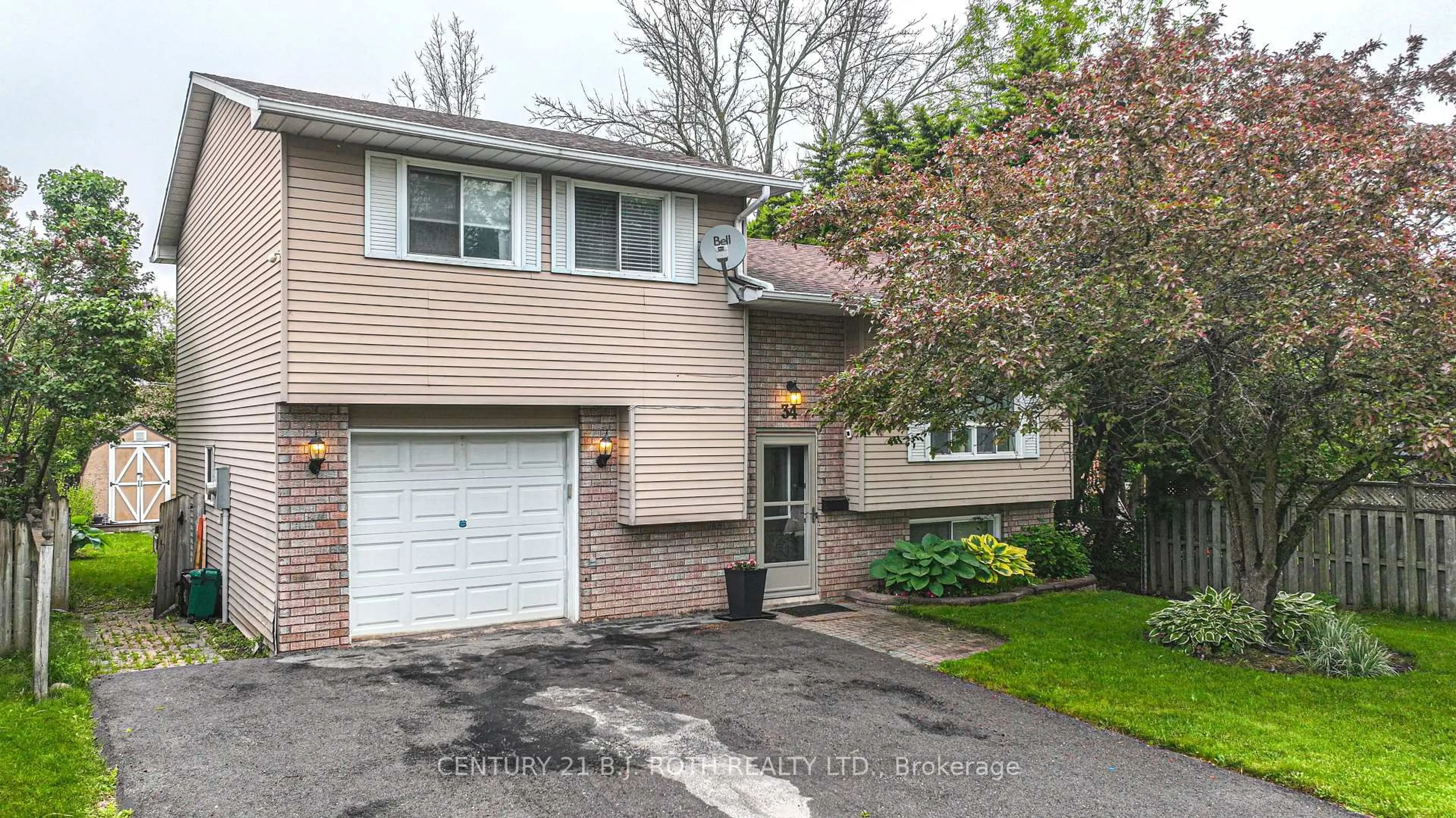 Home with brick exterior material, street for 34 Shannon St, Orillia Ontario L3V 7K4