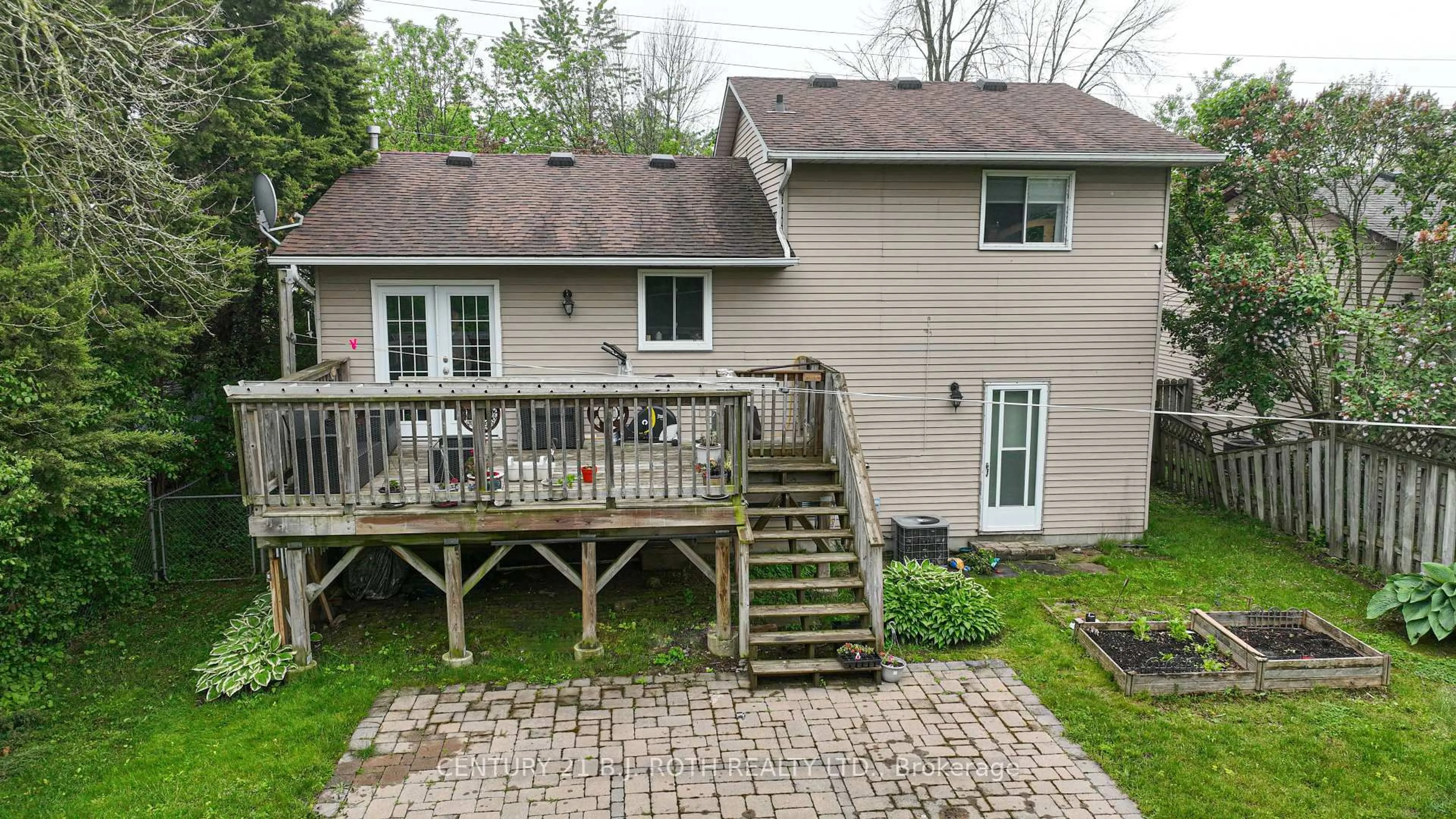 Patio, unknown for 34 Shannon St, Orillia Ontario L3V 7K4