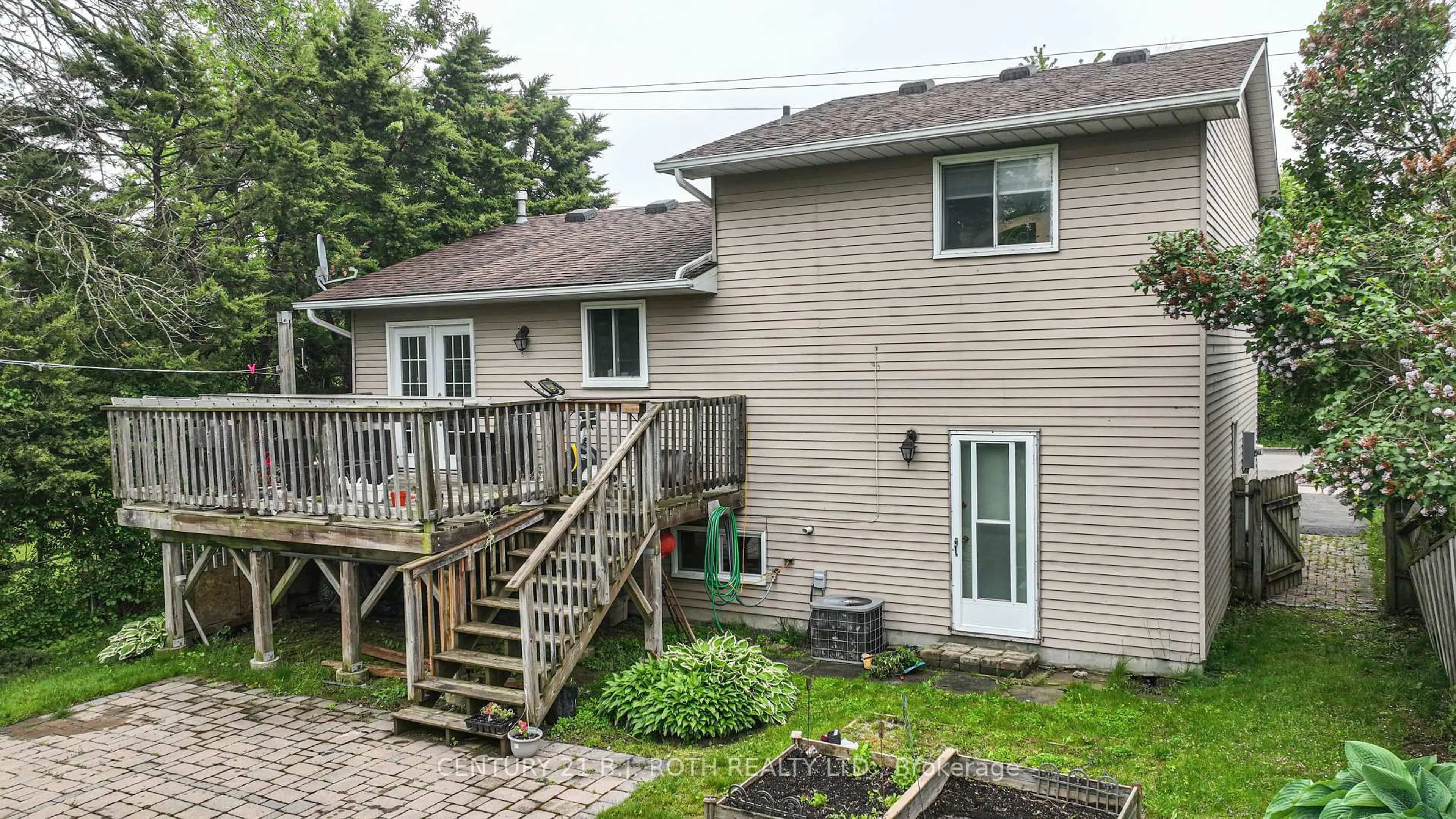 Patio, unknown for 34 Shannon St, Orillia Ontario L3V 7K4