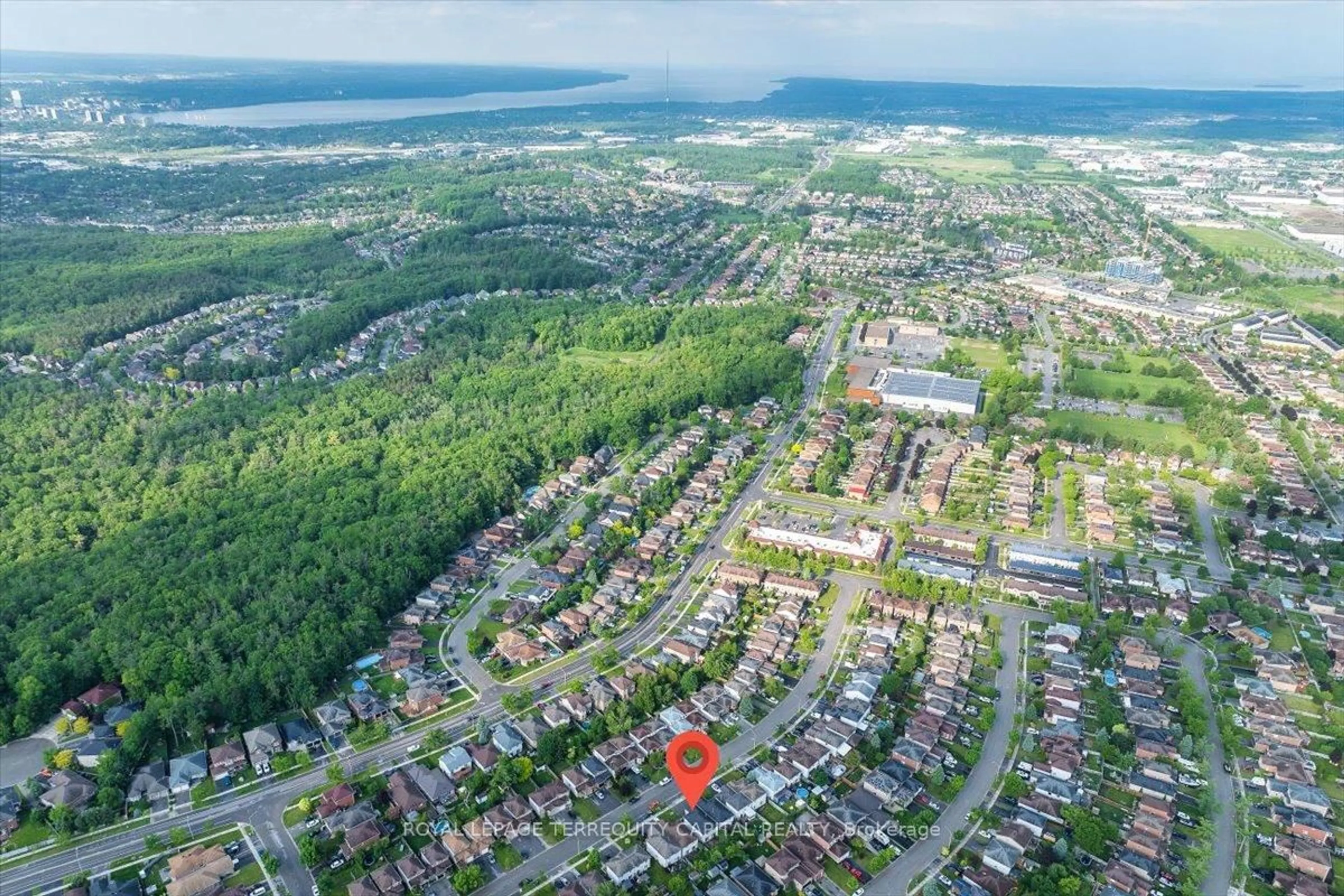 A pic from outside/outdoor area/front of a property/back of a property/a pic from drone, mountain view for 43 Willow Dr, Barrie Ontario L4N 8T1