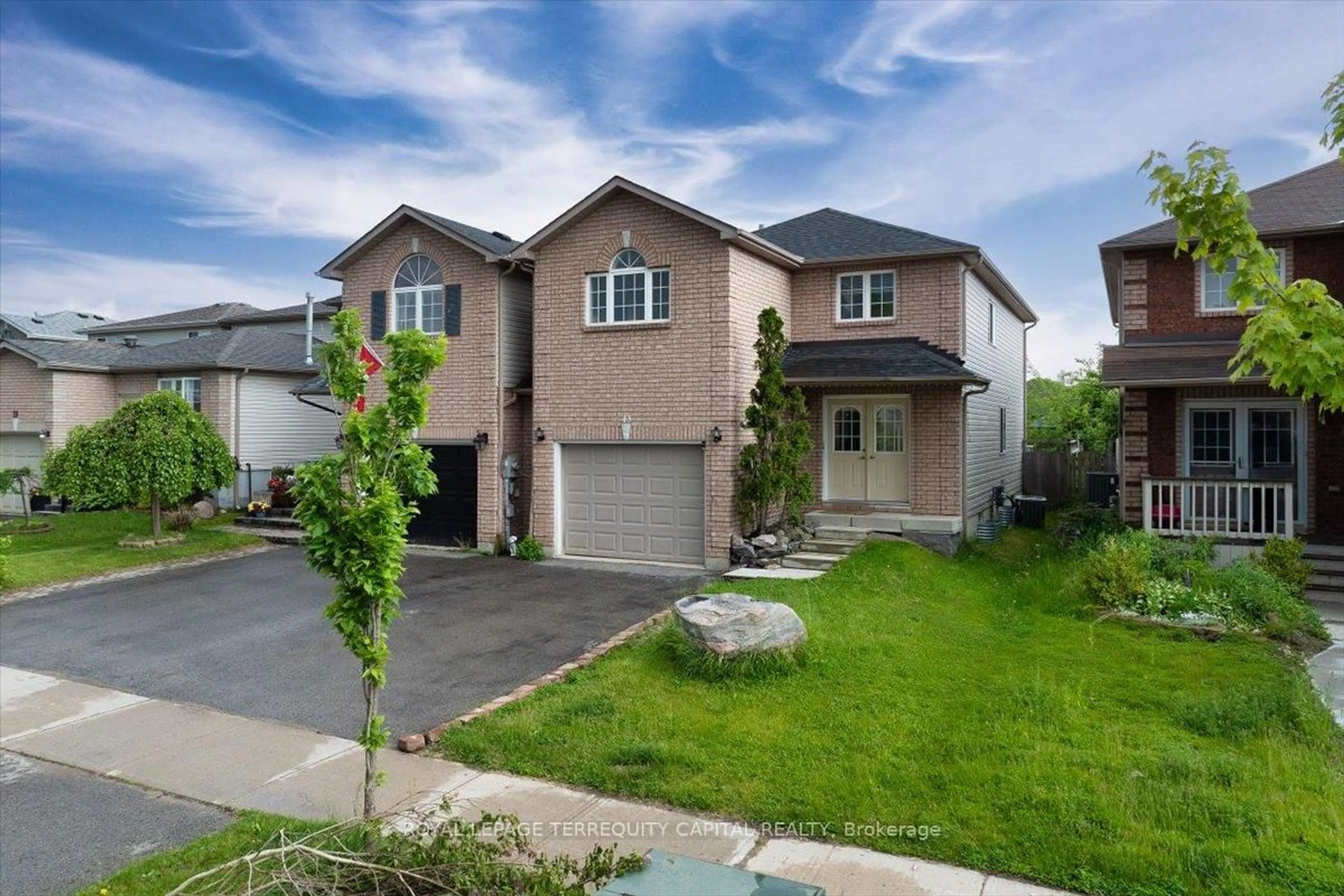 Home with brick exterior material, street for 43 Willow Dr, Barrie Ontario L4N 8T1