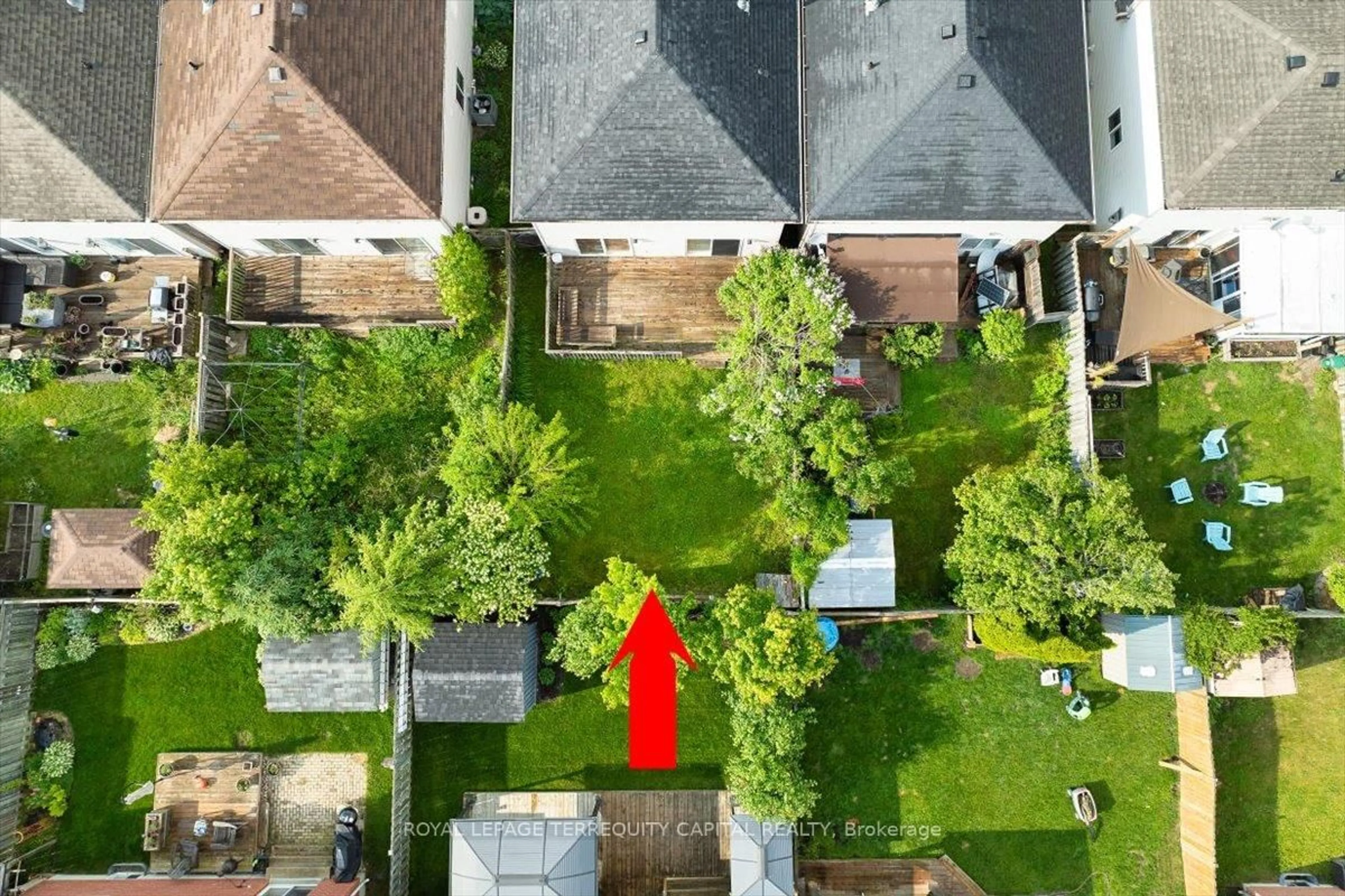 A pic from outside/outdoor area/front of a property/back of a property/a pic from drone, street for 43 Willow Dr, Barrie Ontario L4N 8T1