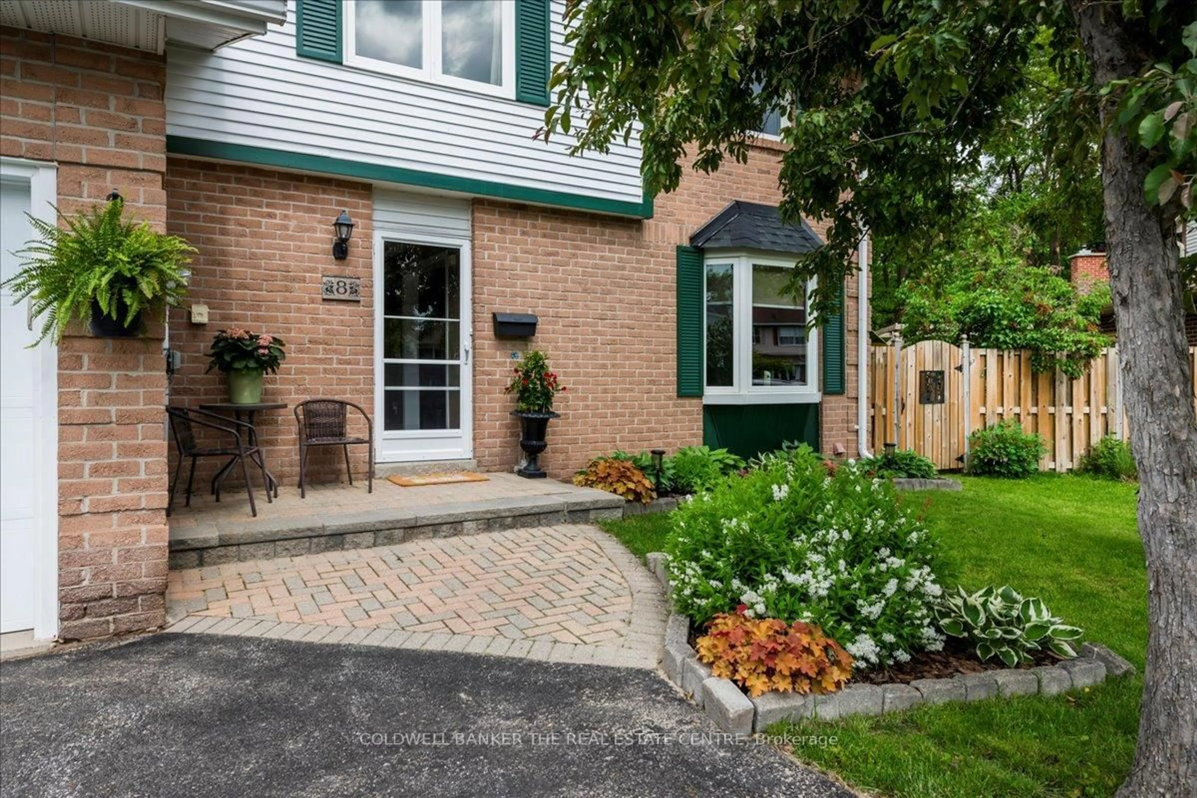 Home with brick exterior material, street for 8 Bethune Pl, Barrie Ontario L4N 4X7