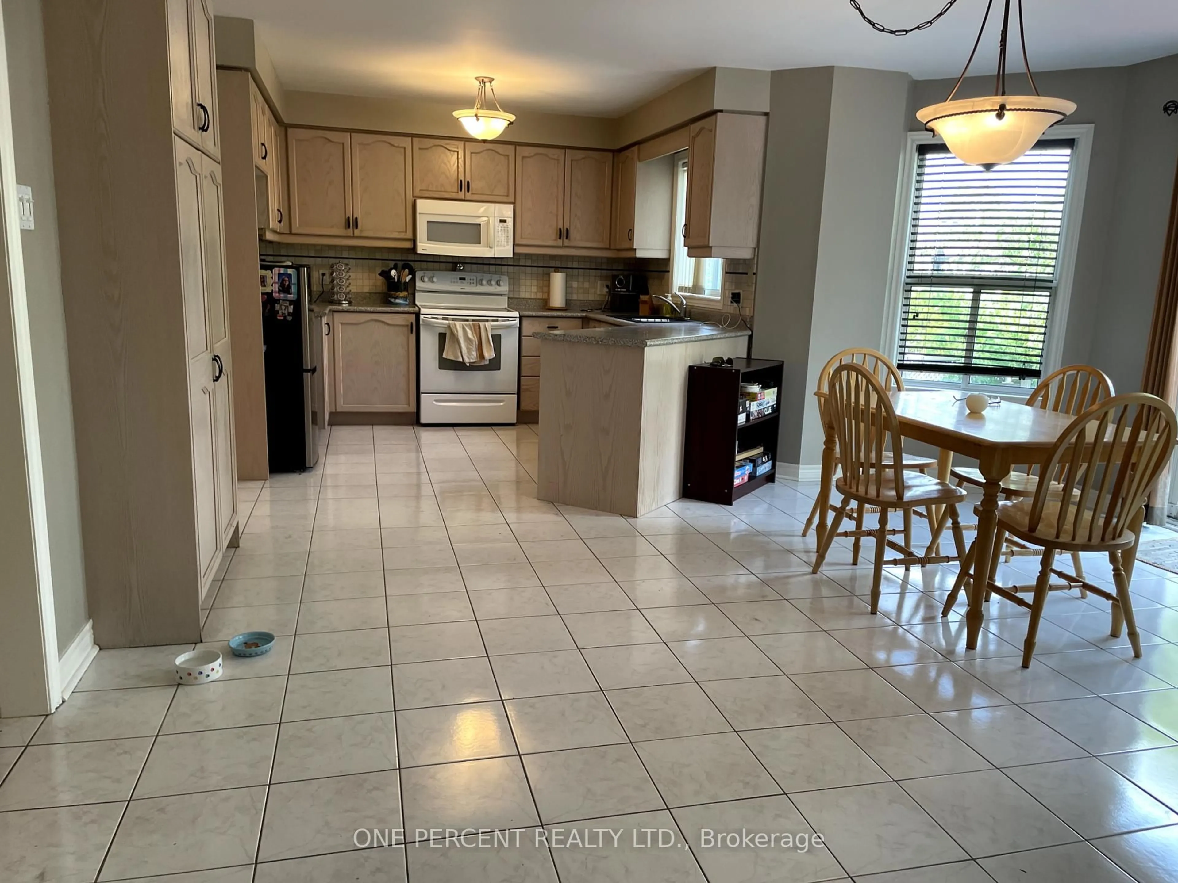 Open concept kitchen, ceramic/tile floor for 23 Nightingale Cres, Barrie Ontario L4N 8A5