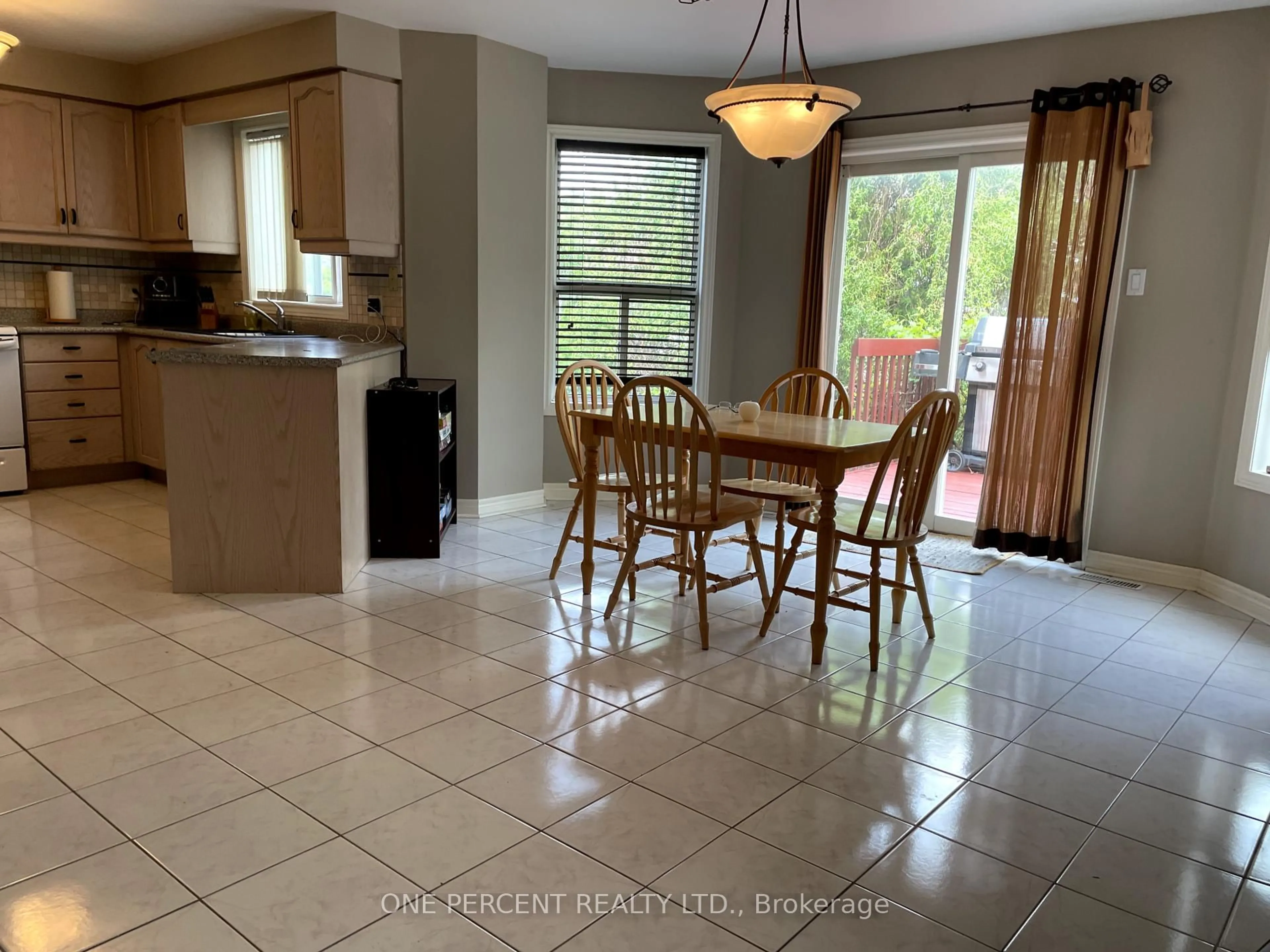 Open concept kitchen, ceramic/tile floor for 23 Nightingale Cres, Barrie Ontario L4N 8A5