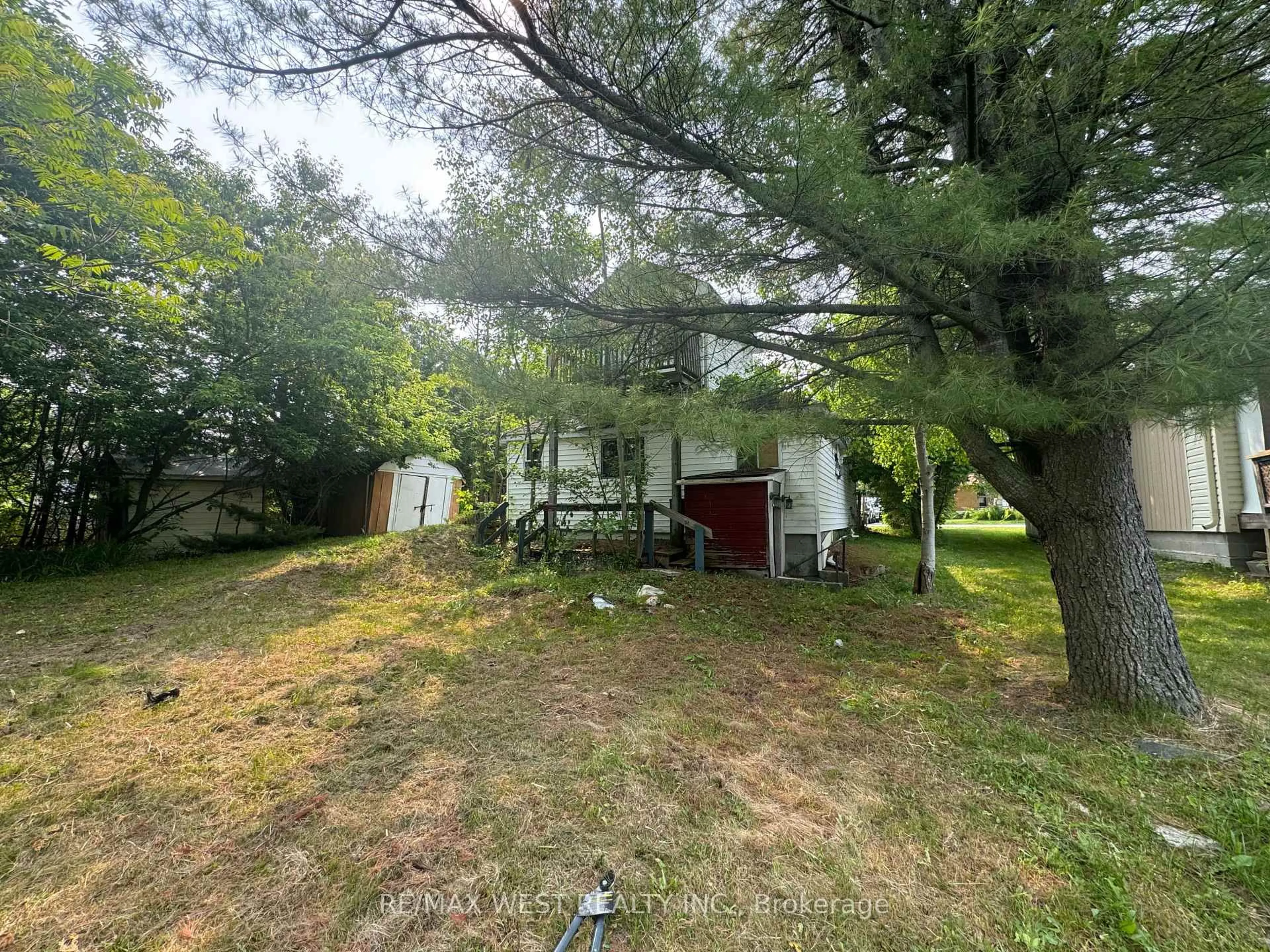 A pic from outside/outdoor area/front of a property/back of a property/a pic from drone, unknown for 250 Kingfisher Ave, Tay Ontario L0K 1R0