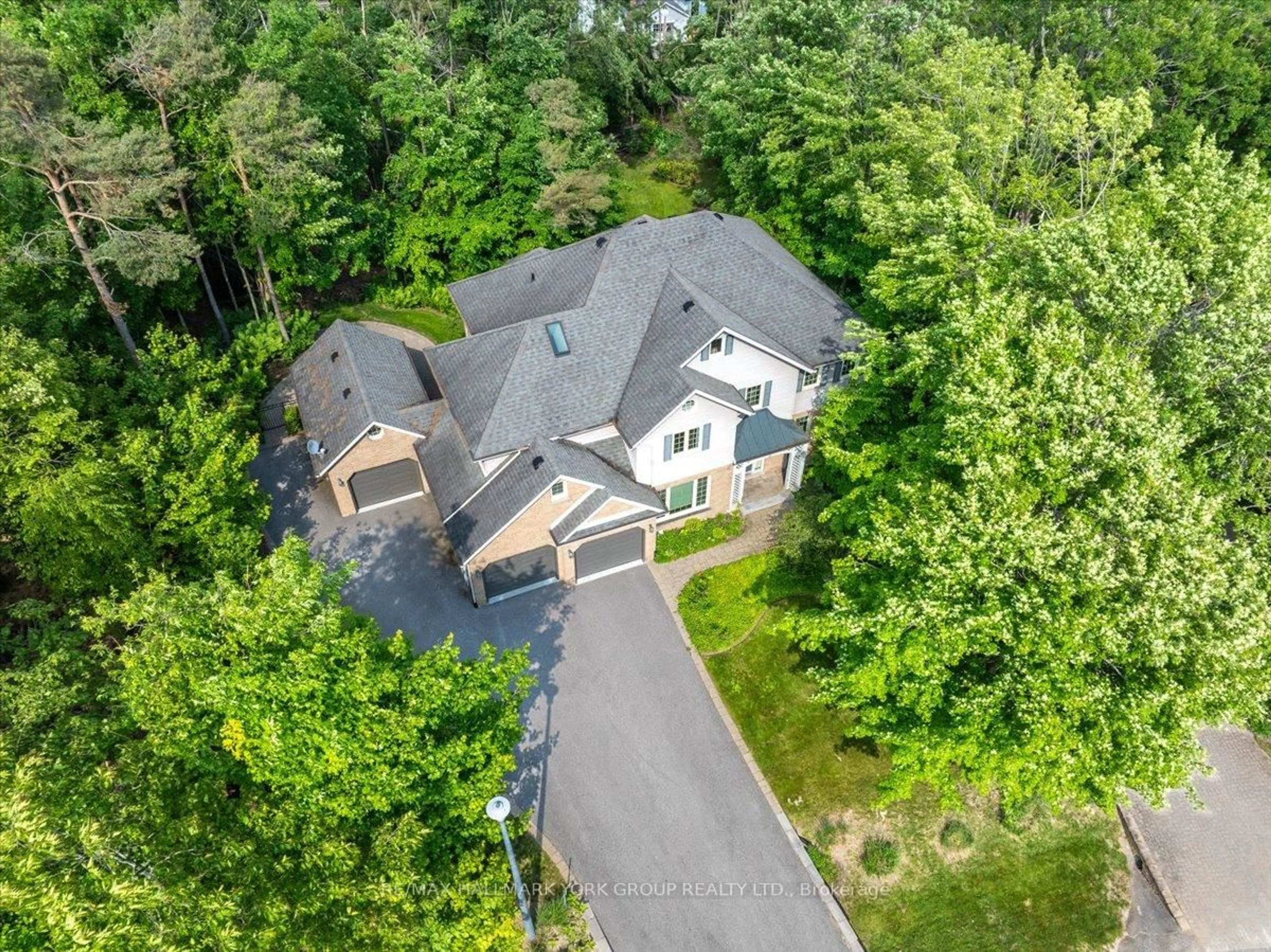 A pic from outside/outdoor area/front of a property/back of a property/a pic from drone, street for 3 Pod's Lane, Oro-Medonte Ontario L0L 2L0
