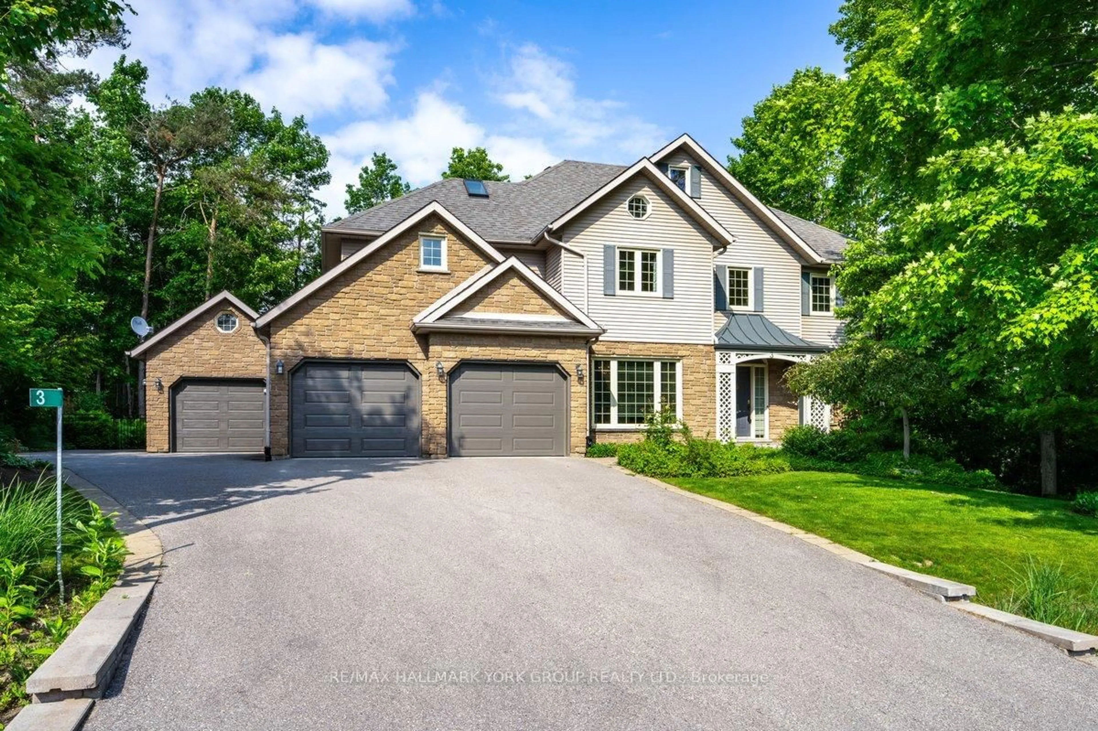 Home with brick exterior material, street for 3 Pod's Lane, Oro-Medonte Ontario L0L 2L0