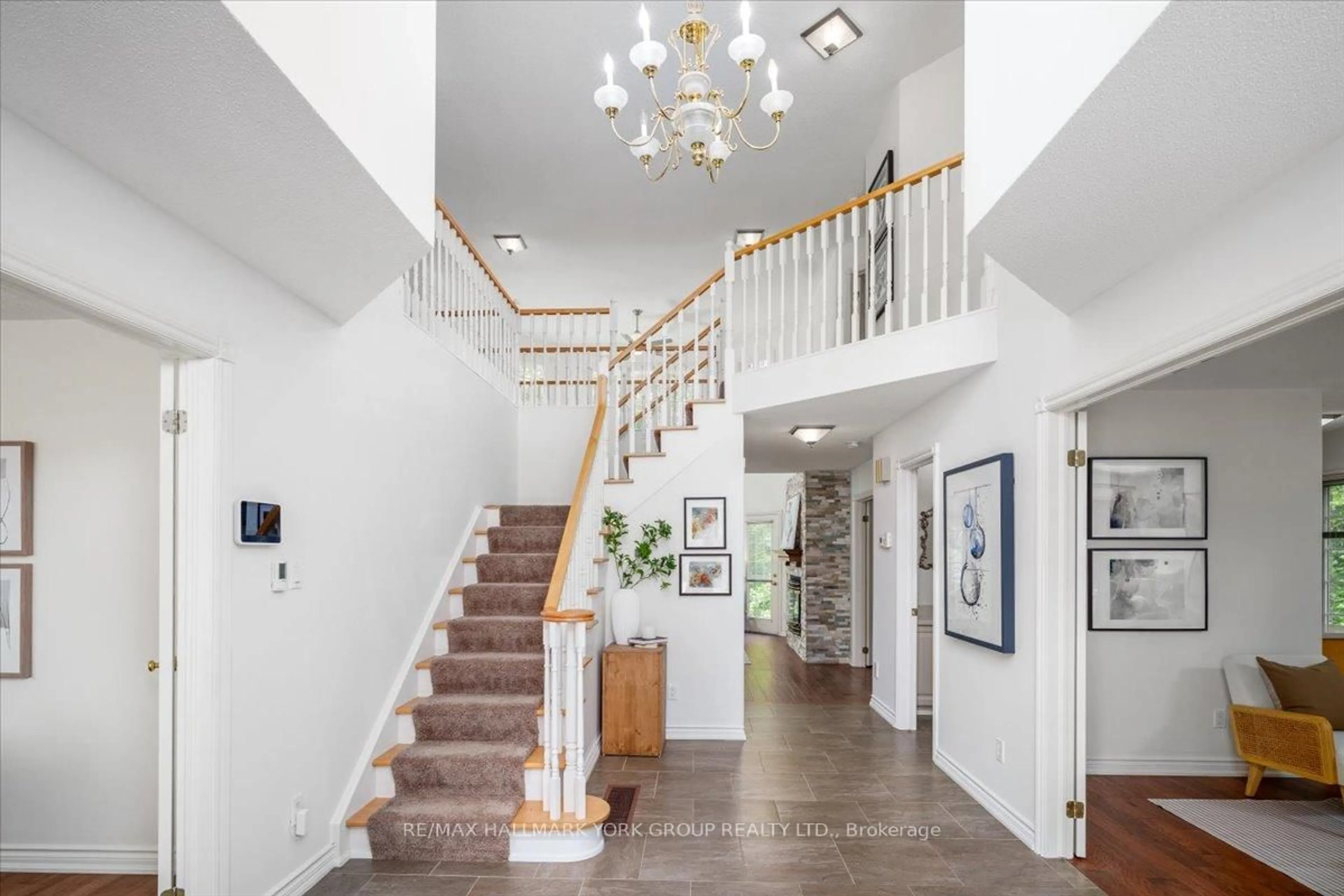 Indoor foyer for 3 Pod's Lane, Oro-Medonte Ontario L0L 2L0