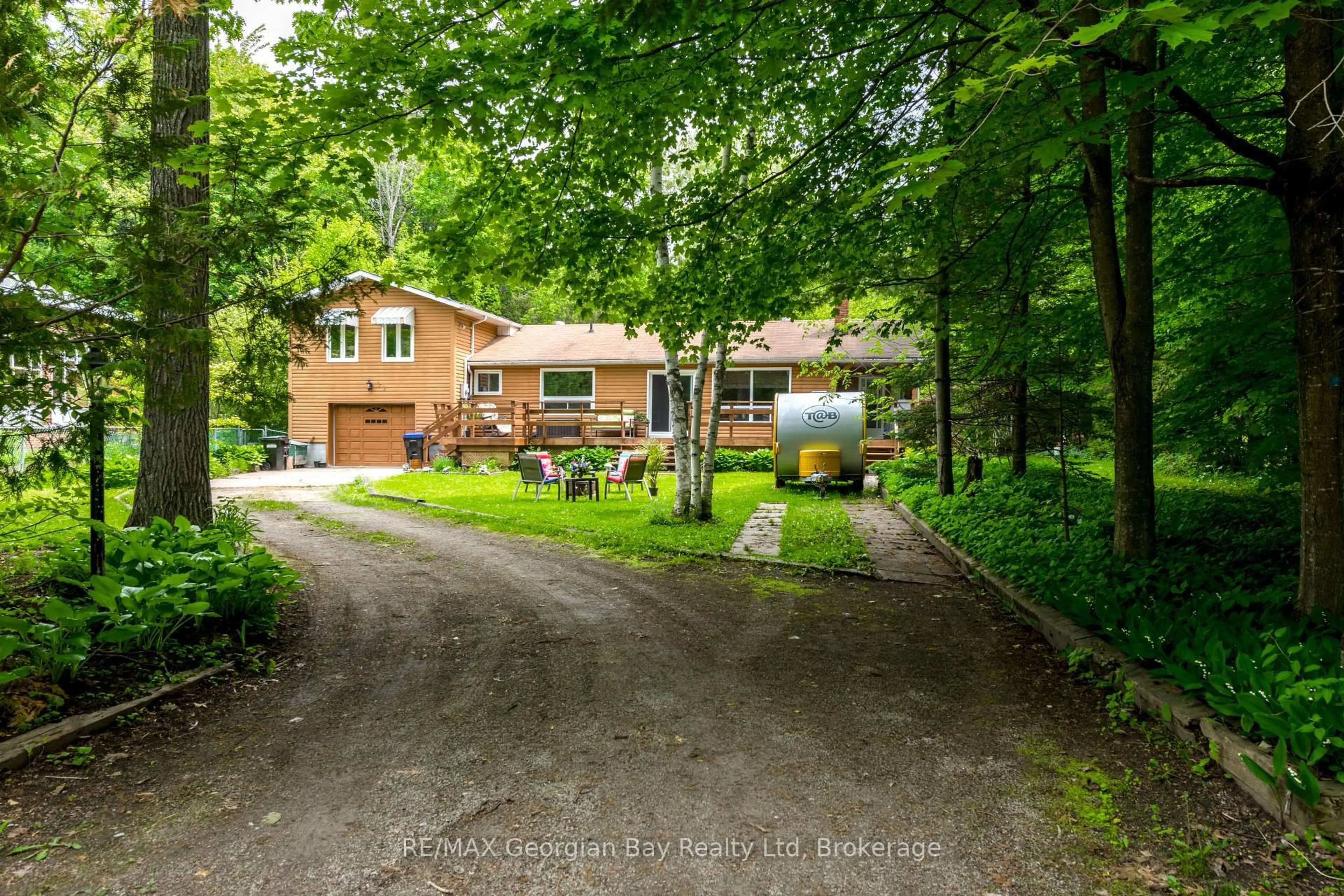 A pic from outside/outdoor area/front of a property/back of a property/a pic from drone, street for 23 Duquette Crt, Tiny Ontario L9M 0H3