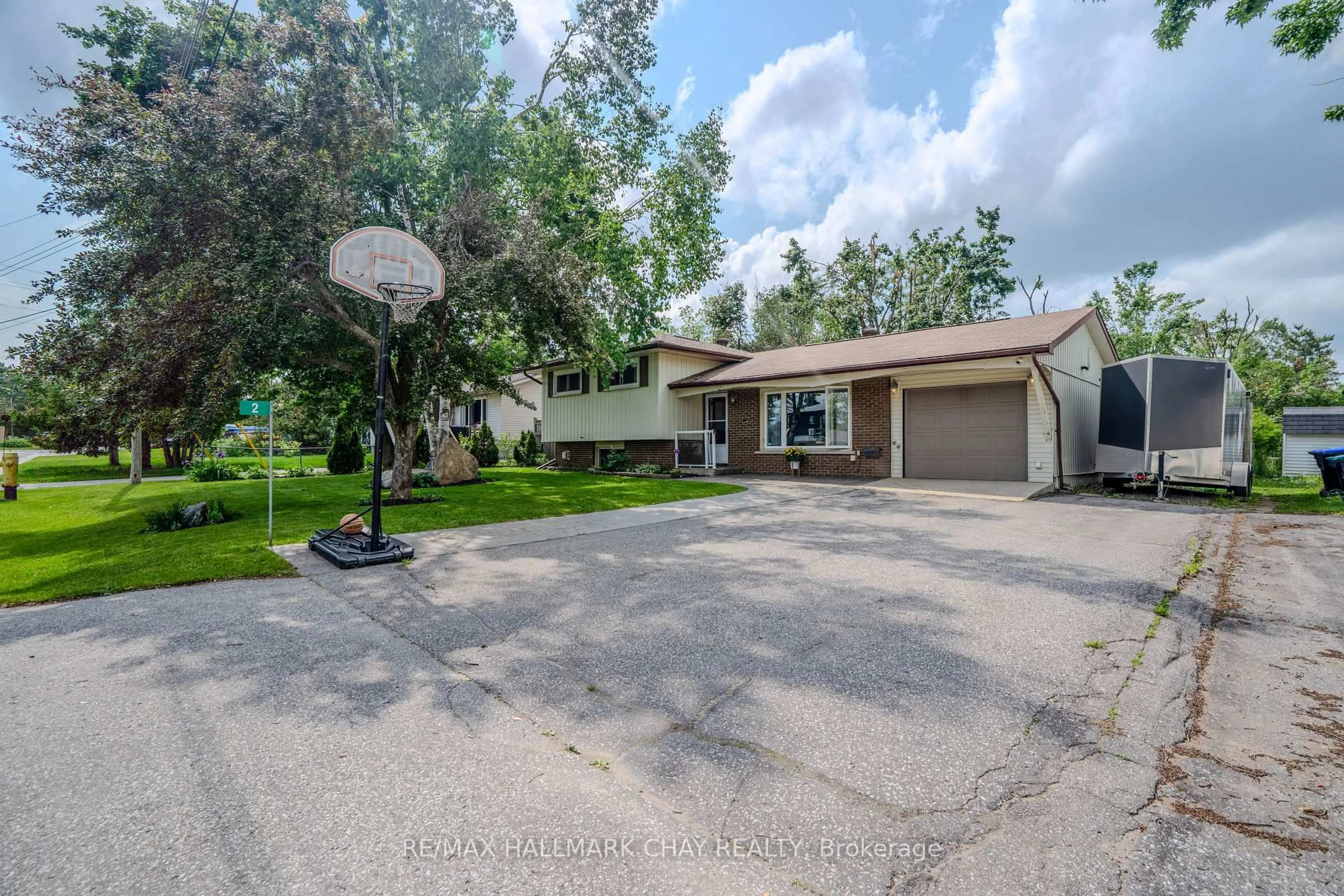 A pic from outside/outdoor area/front of a property/back of a property/a pic from drone, street for 2 Wallis St, Oro-Medonte Ontario L3V 8N9