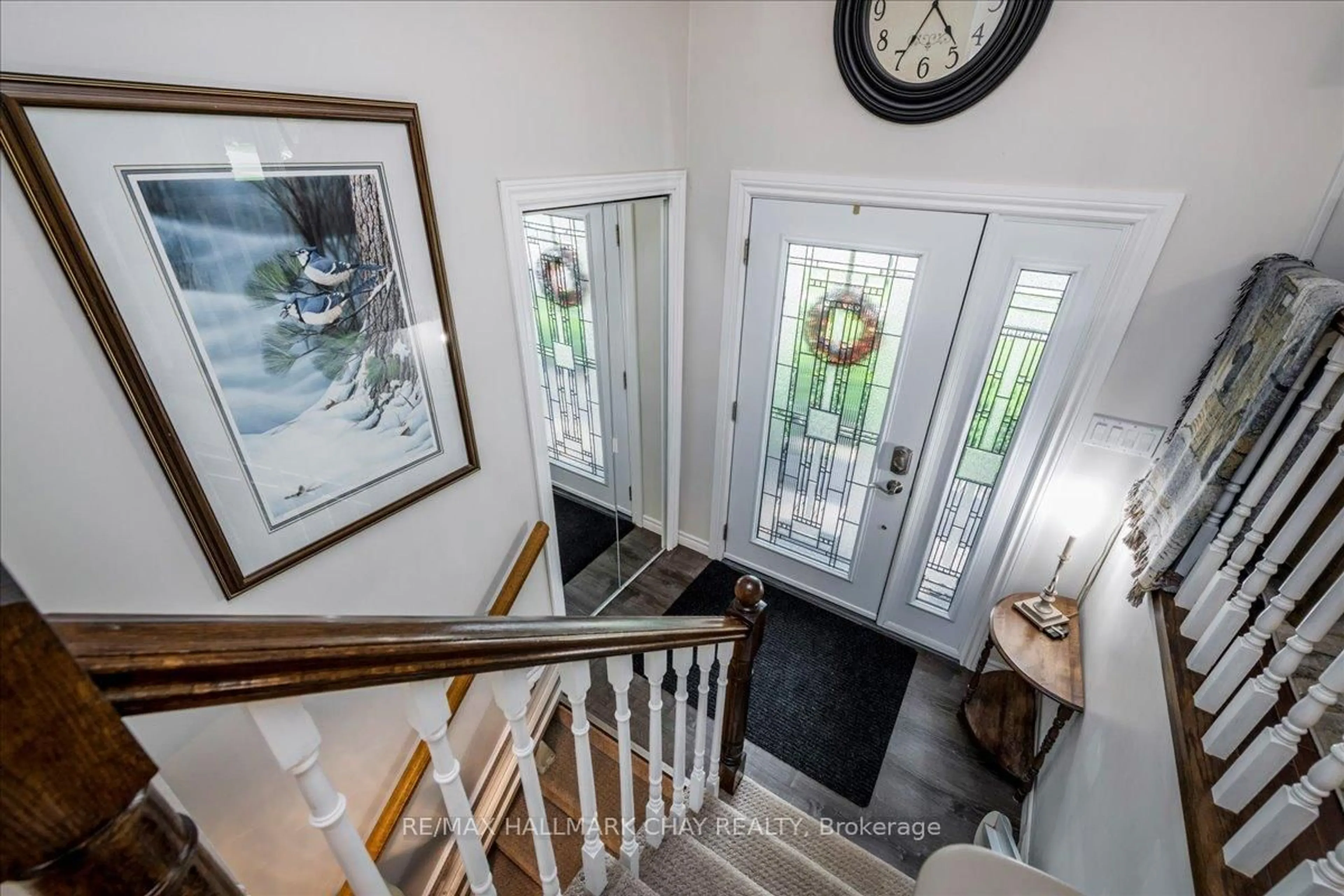 Indoor entryway for 17 Glenview Ave, Springwater Ontario L0L 1P0