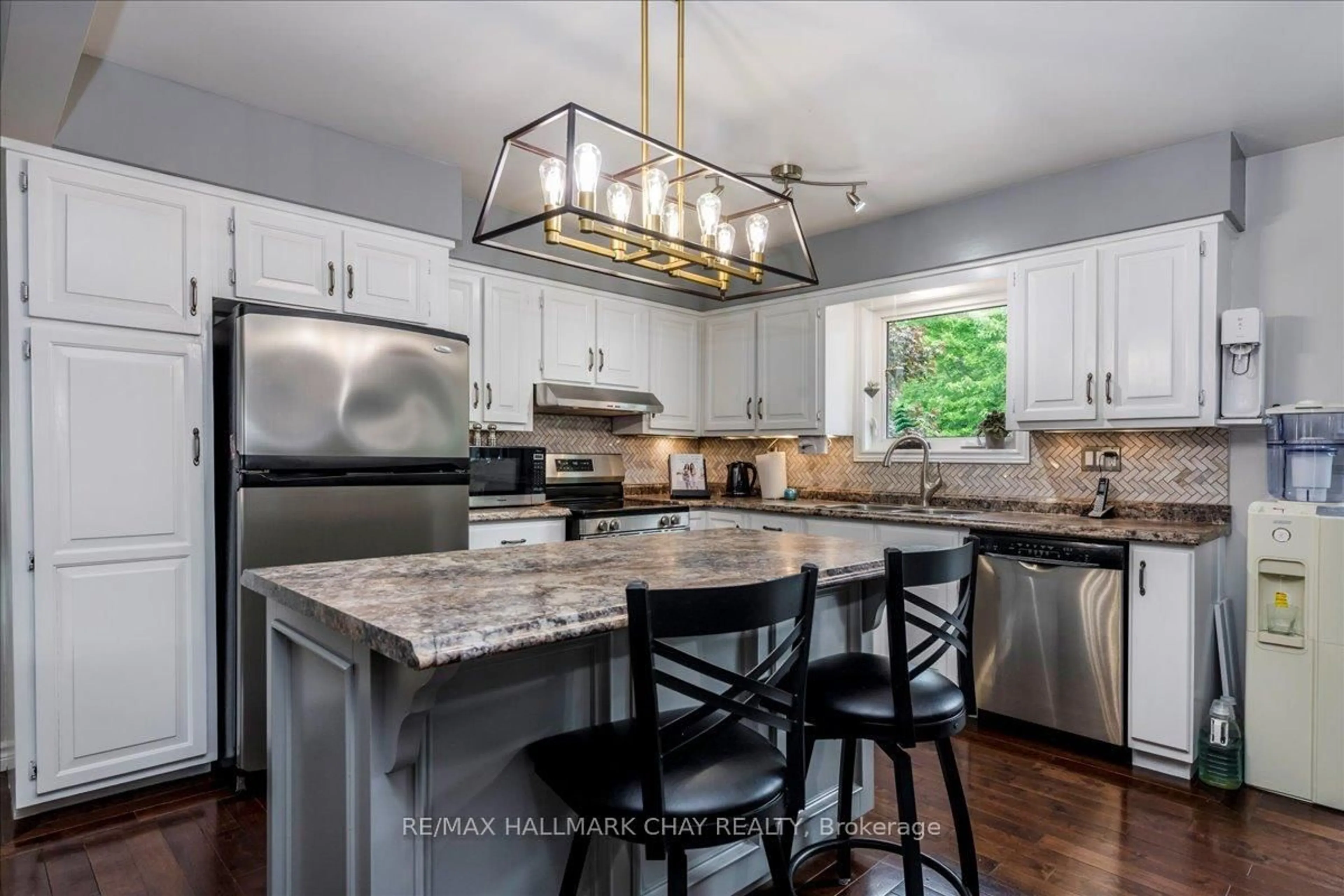 Open concept kitchen, ceramic/tile floor for 17 Glenview Ave, Springwater Ontario L0L 1P0