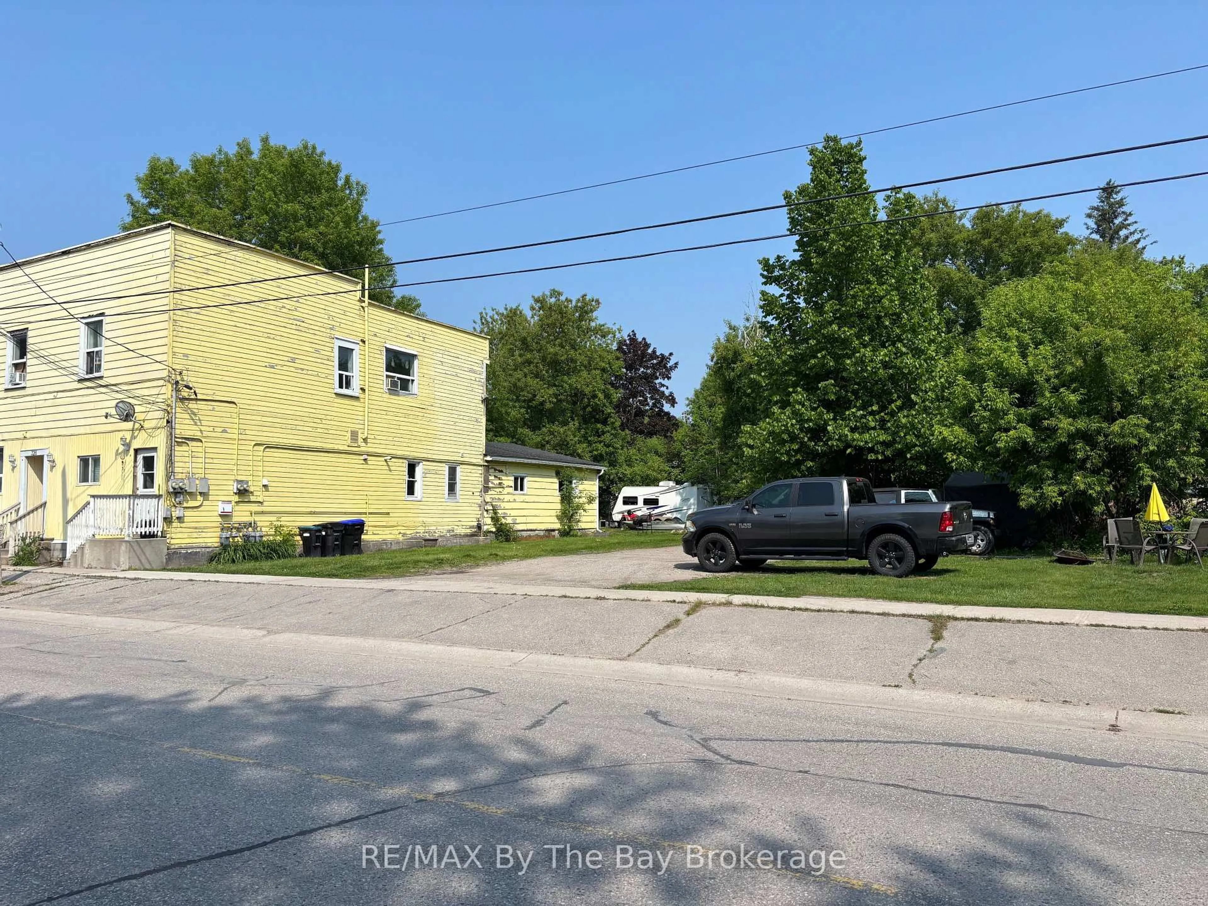 A pic from outside/outdoor area/front of a property/back of a property/a pic from drone, street for 326 Talbot St, Tay Ontario L0K 1R0