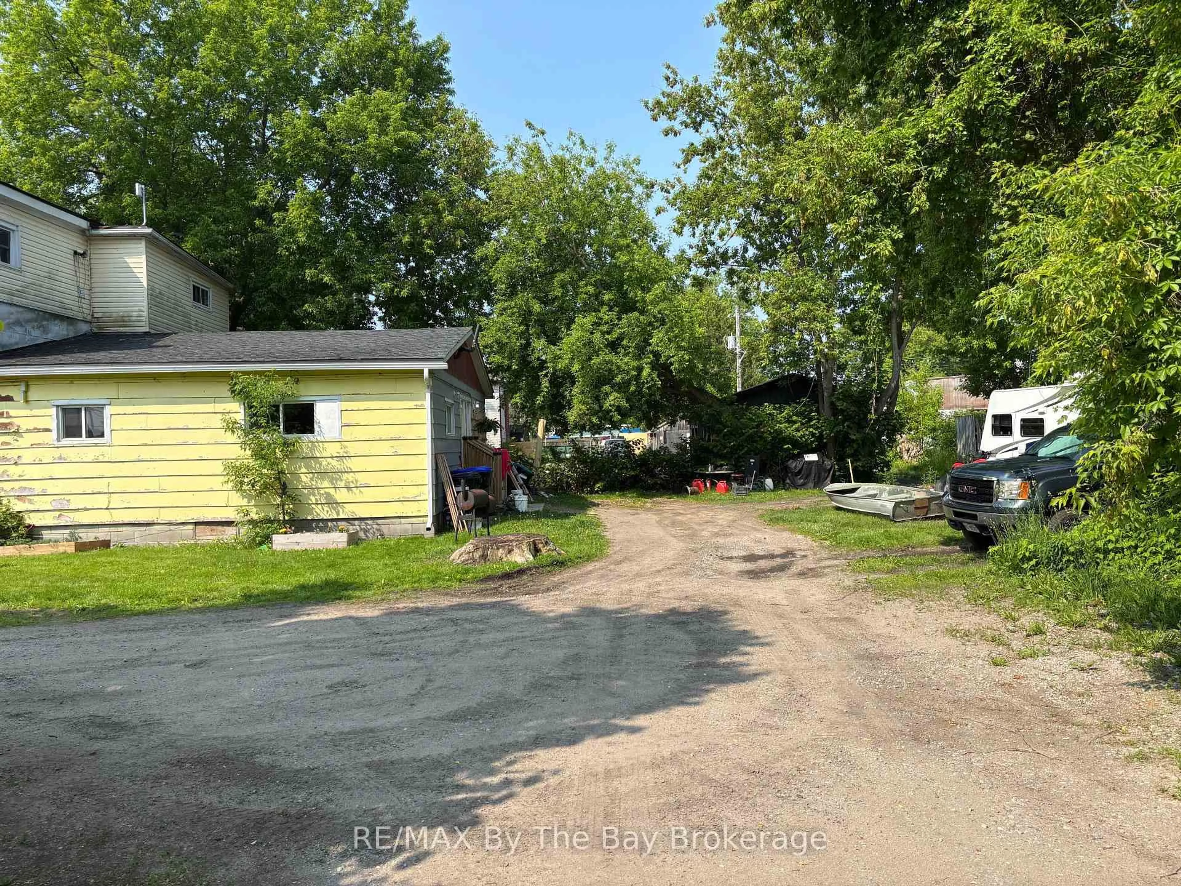 A pic from outside/outdoor area/front of a property/back of a property/a pic from drone, street for 326 Talbot St, Tay Ontario L0K 1R0