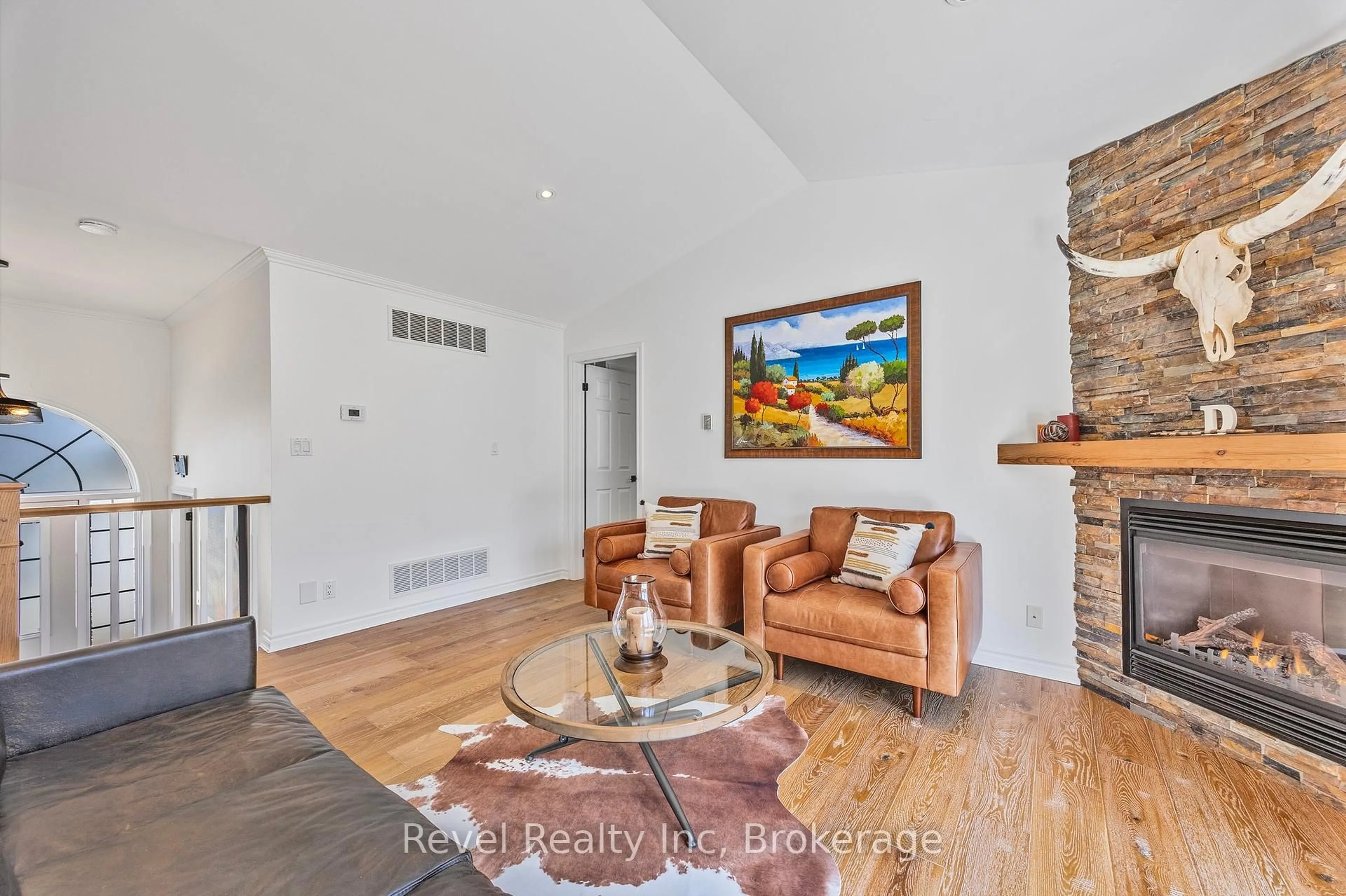 Living room with furniture, unknown for 89 TROUT Lane, Tiny Ontario L9M 0J1