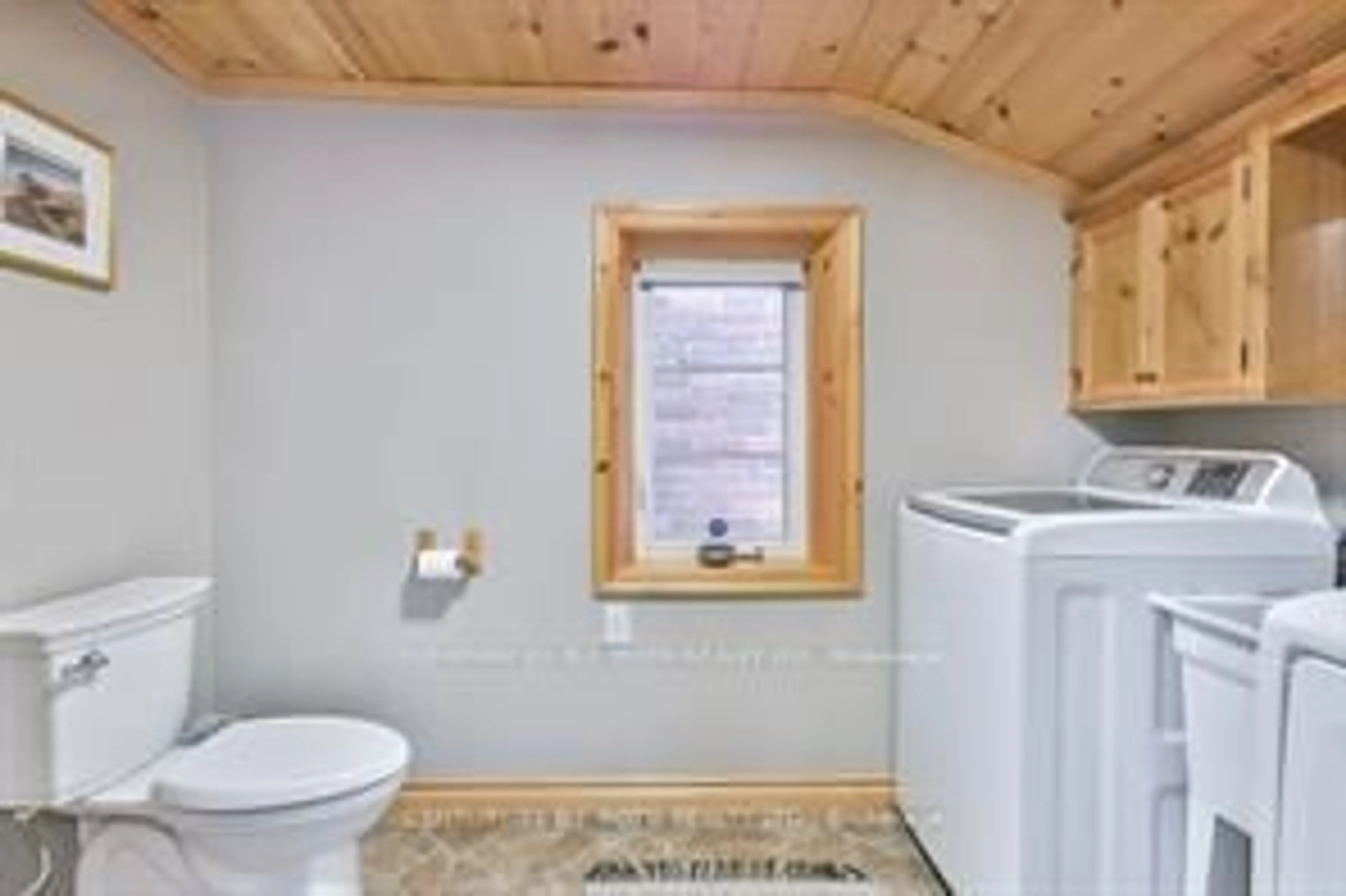 Standard bathroom, ceramic/tile floor for 17 Peel St, Penetanguishene Ontario L9M 1A5