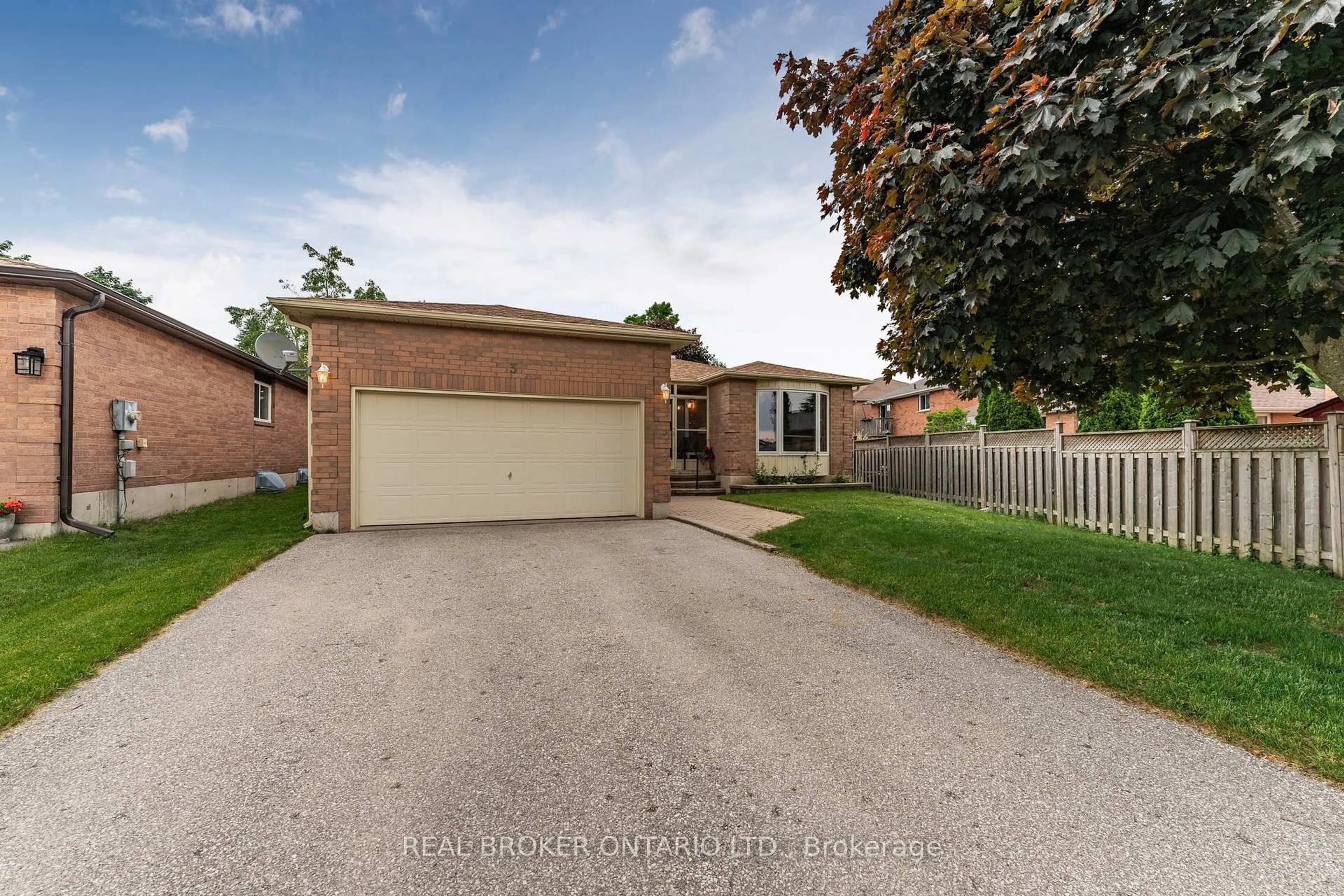 Home with brick exterior material, street for 3 Wiseman Crt, Barrie Ontario L4N 7E3