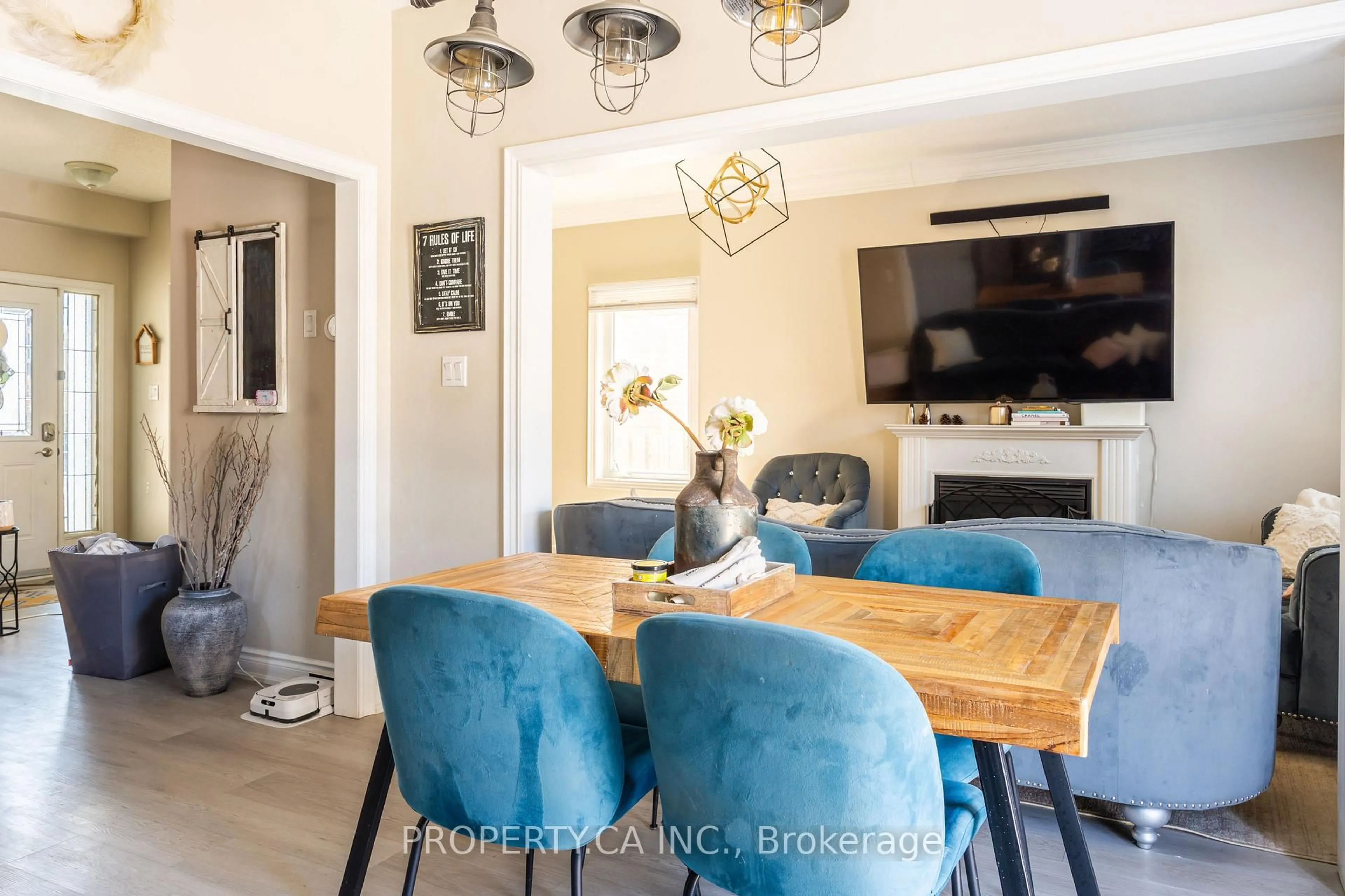 Dining room, unknown for 16 Connaught Lane, Barrie Ontario L4M 0A4